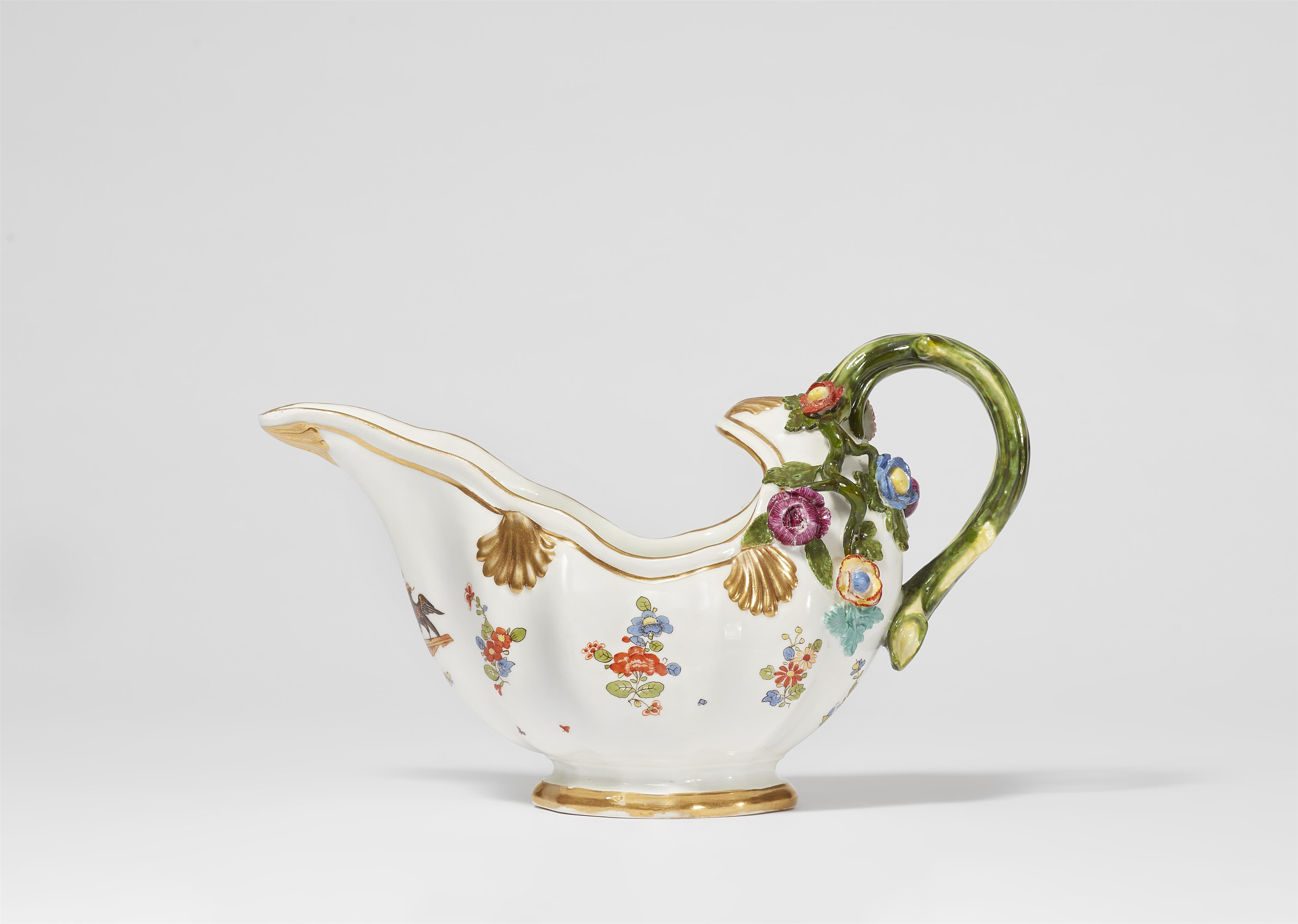 A Meissen porcelain sauce boat from the service for Count von Podewils - image-1