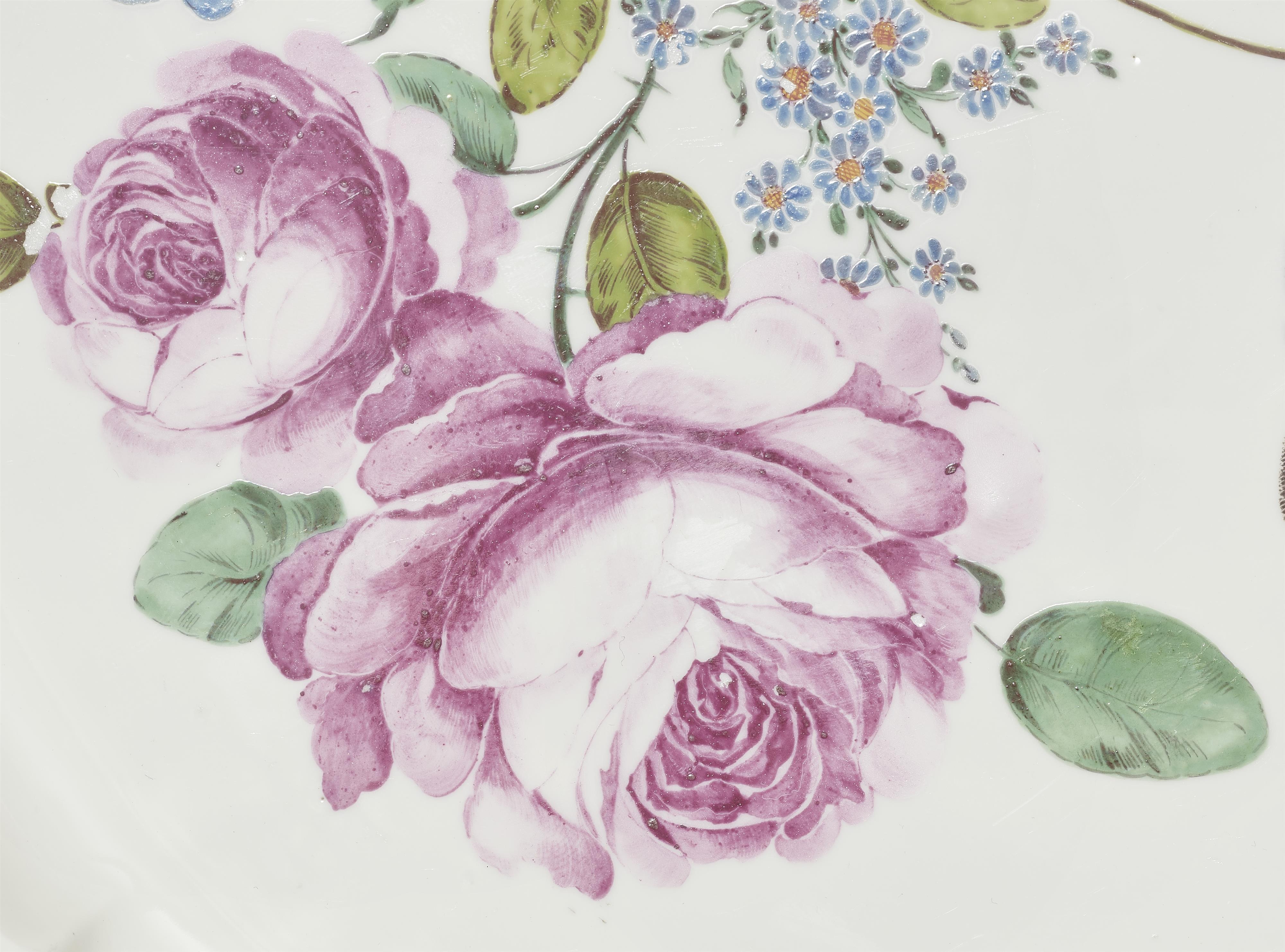 A round Nymphenburg porcelain platter linked to the court service - image-3