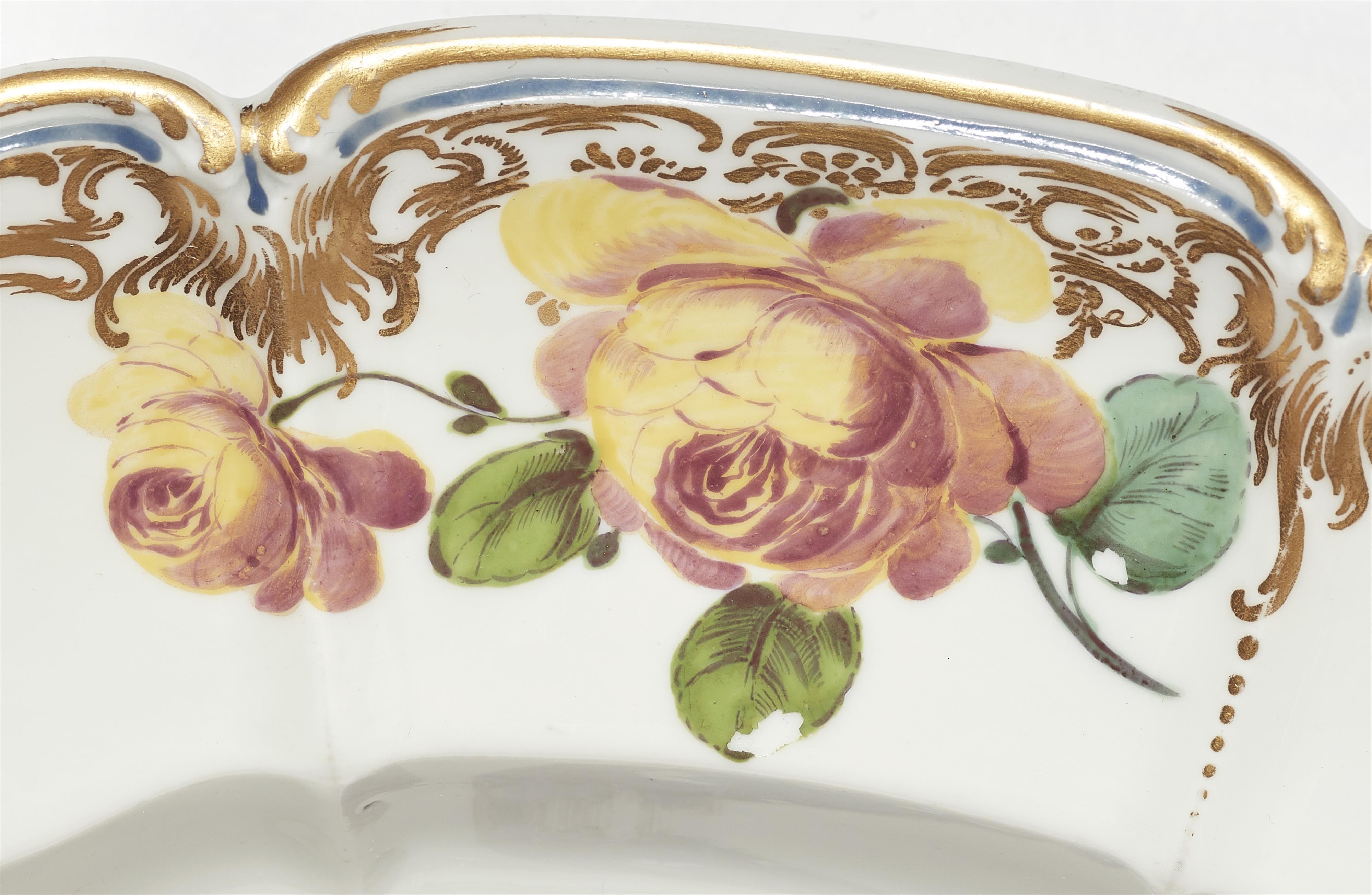 A round Nymphenburg porcelain platter linked to the court service - image-5
