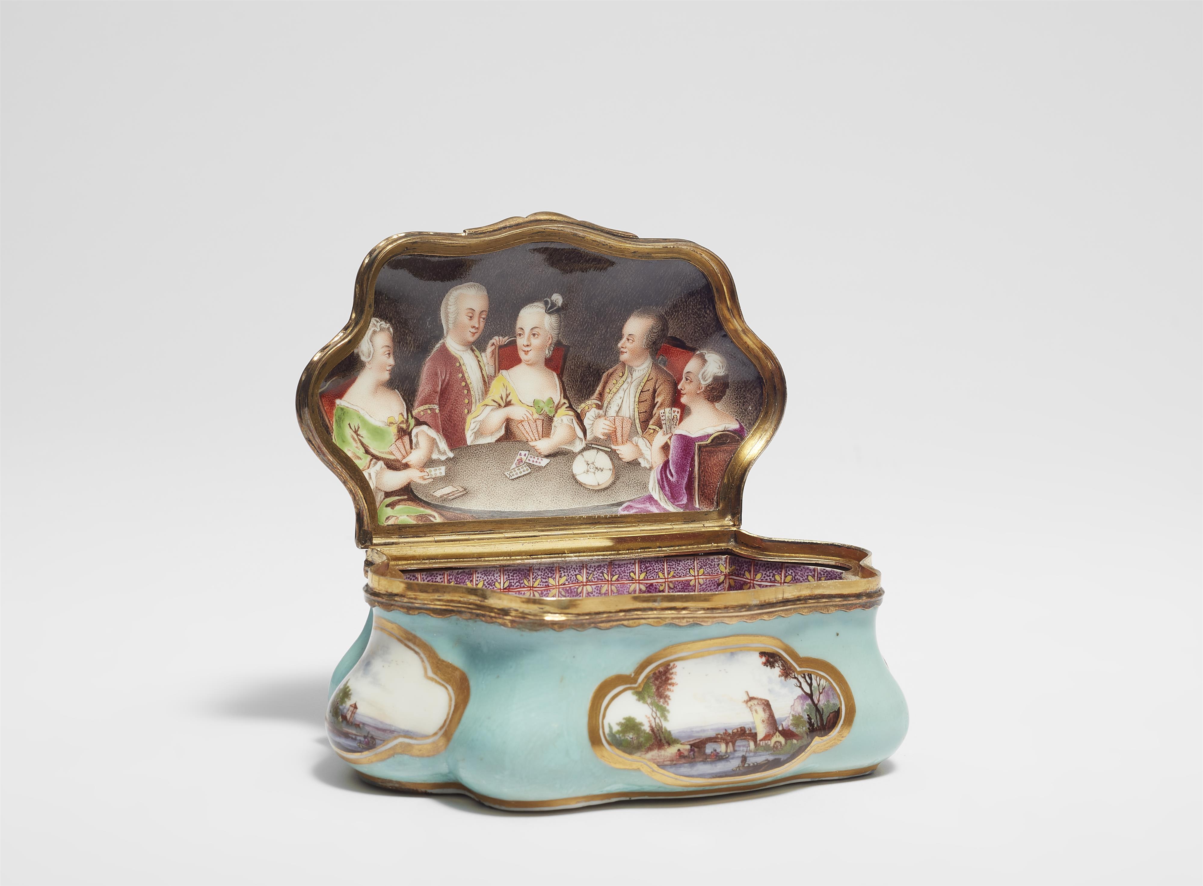 An important Meissen porcelain snuff box with water landscapes and a genre scene - image-3