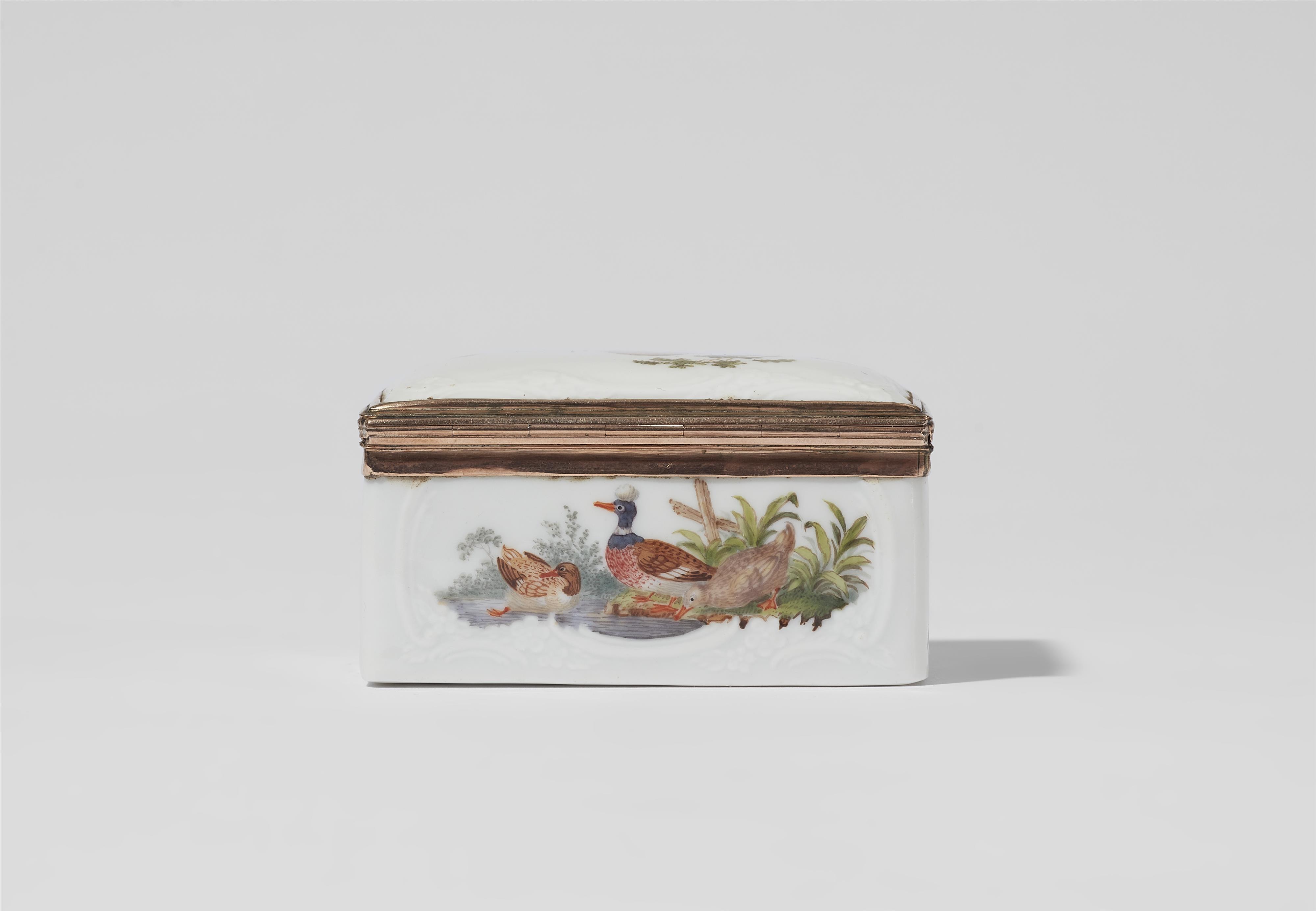 A Berlin KPM porcelain snuff box with poultry and a still life - image-7