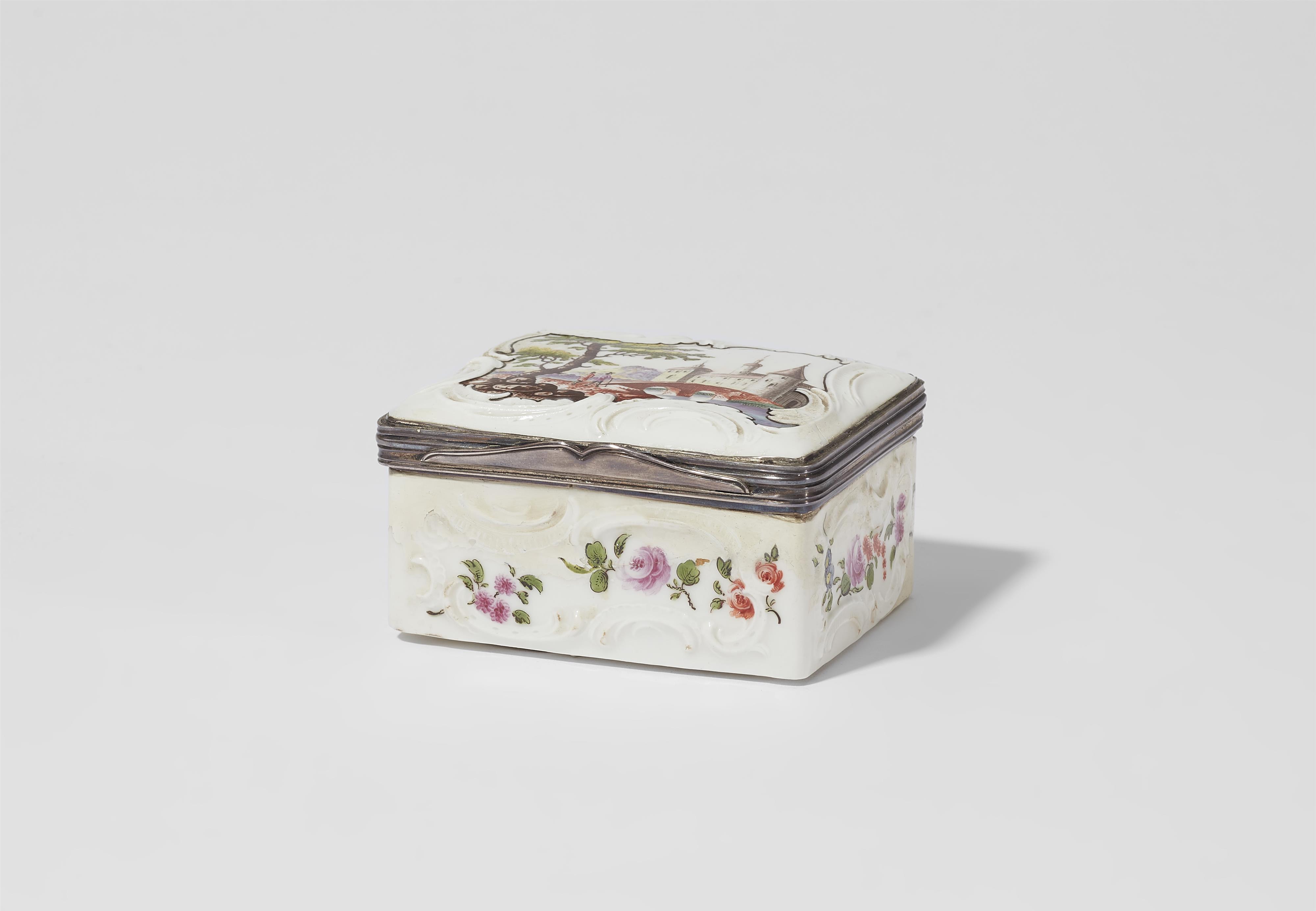 A Nymphenburg porcelain snuff box with castle motifs - image-4