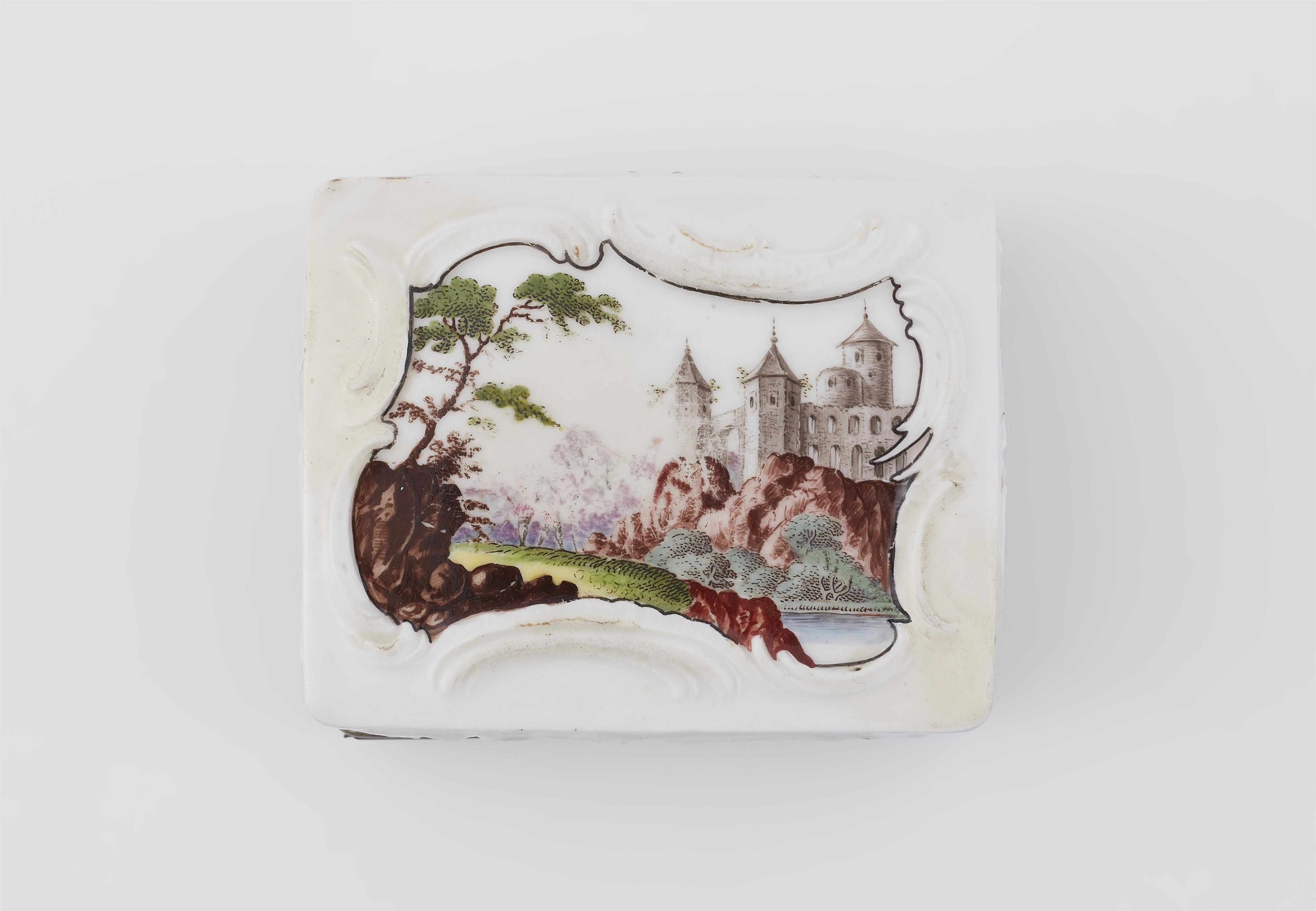 A Nymphenburg porcelain snuff box with castle motifs - image-9