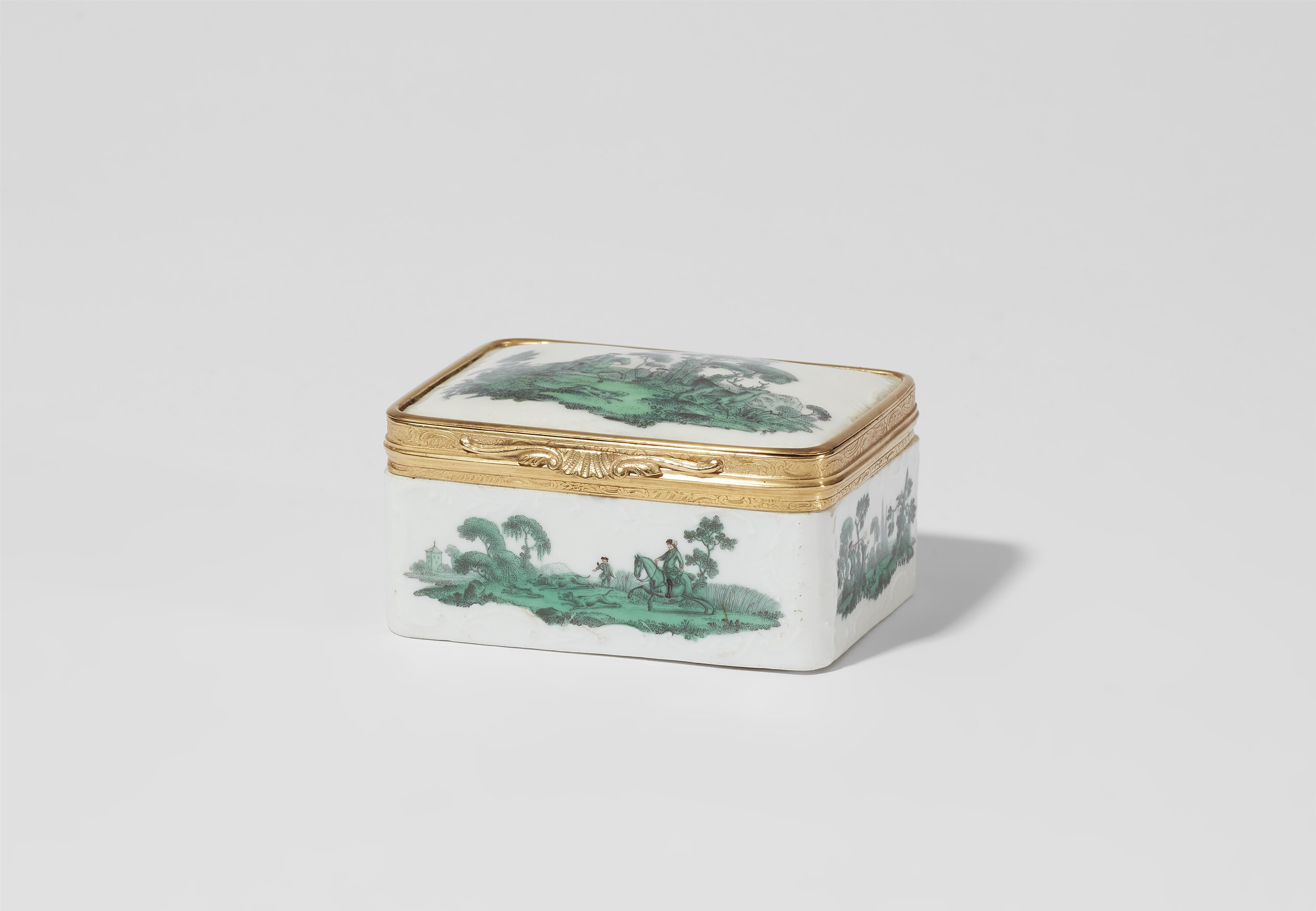 A Meissen porcelain snuff box with hunting scenes - image-4