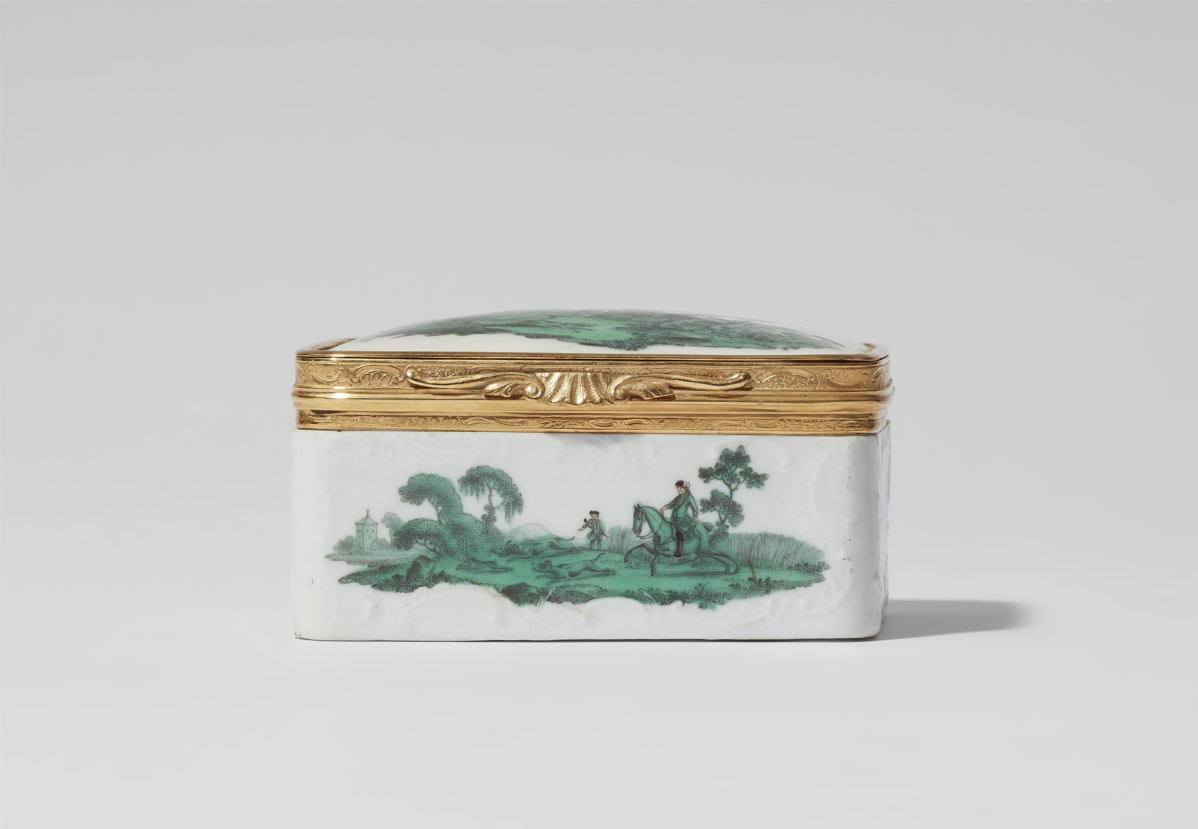 A Meissen porcelain snuff box with hunting scenes - image-5