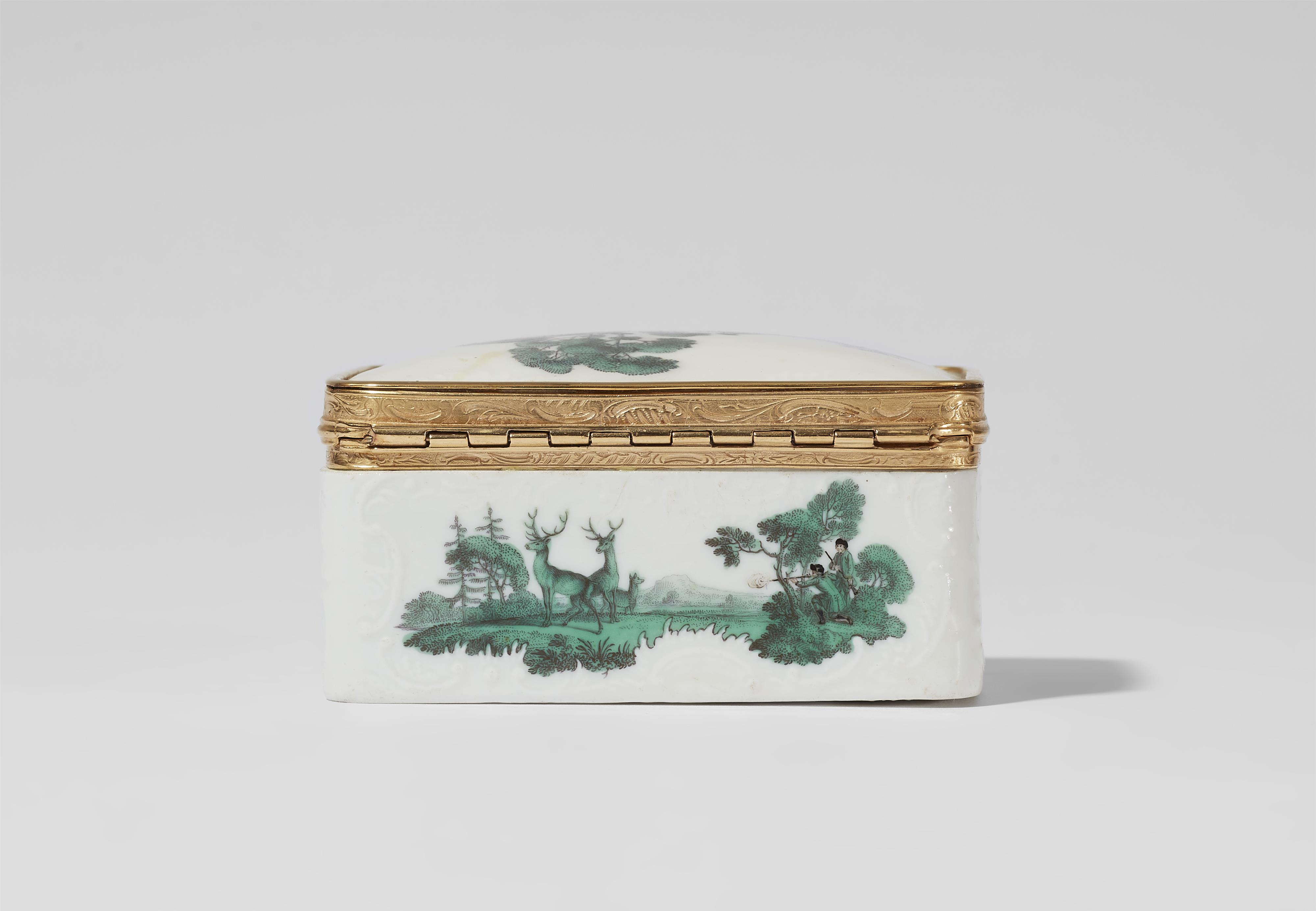 A Meissen porcelain snuff box with hunting scenes - image-7