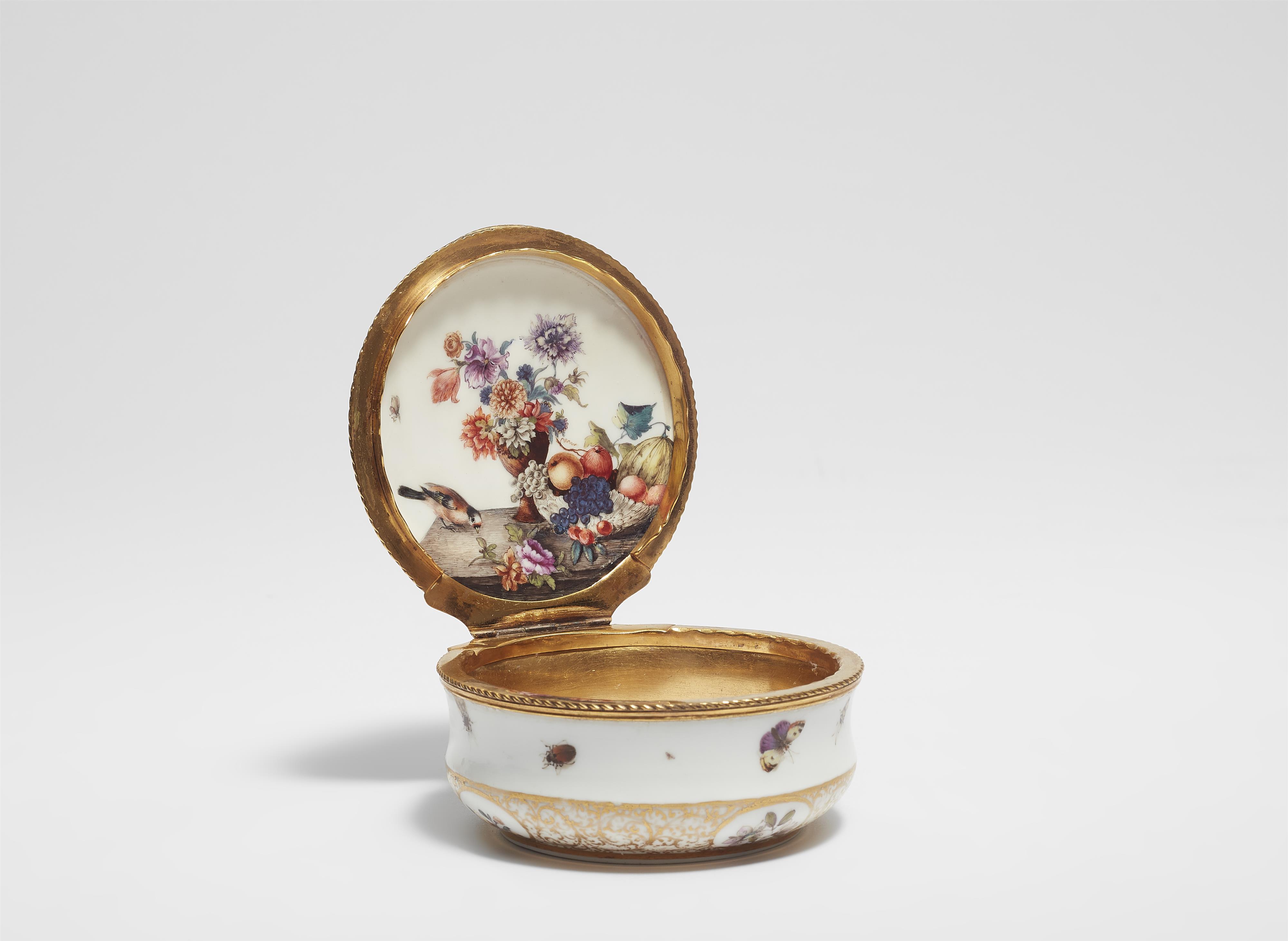 A Meissen porcelain snuff box with a portrait of Friedrich Christian of Saxony - image-2