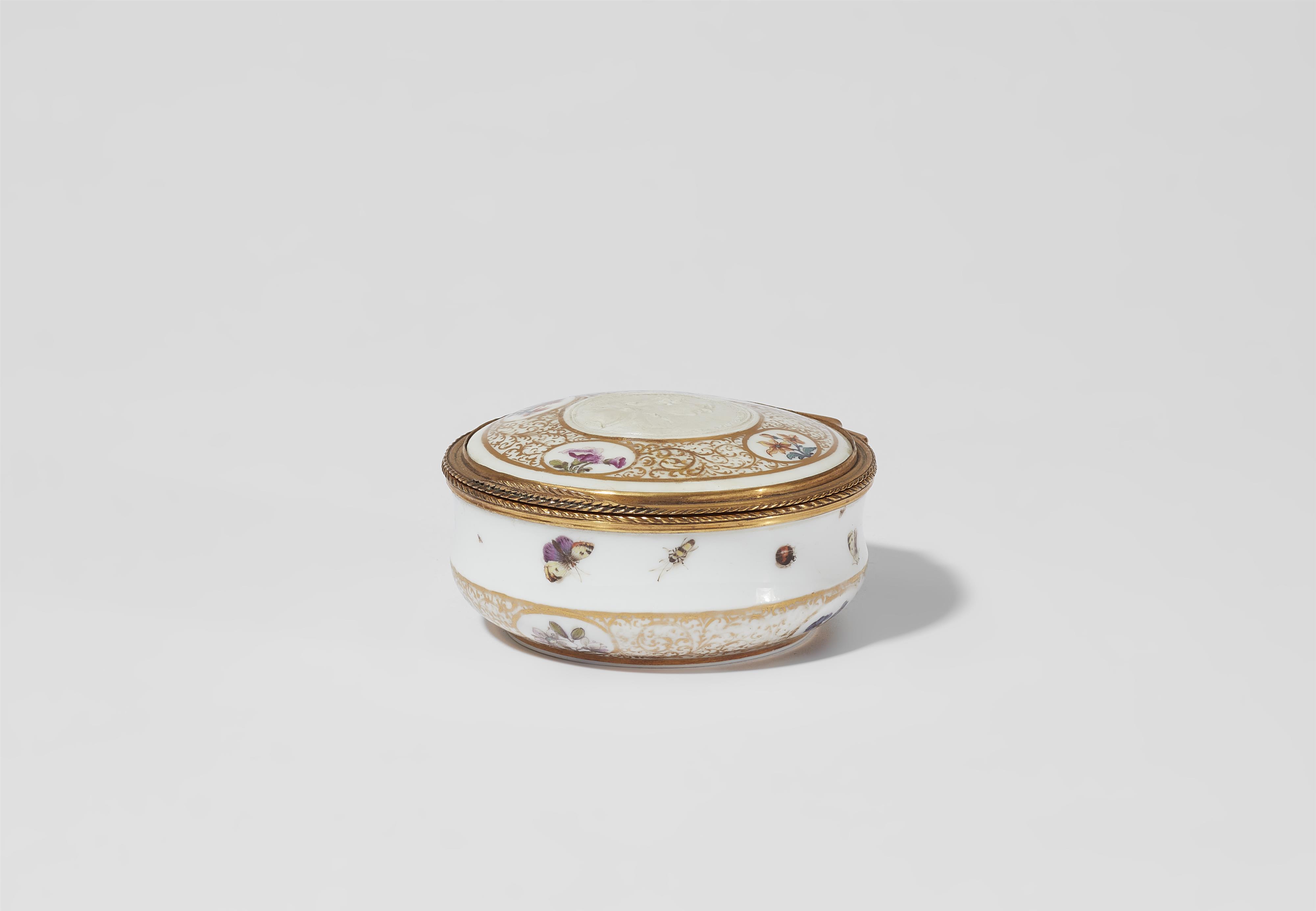A Meissen porcelain snuff box with a portrait of Friedrich Christian of Saxony - image-3