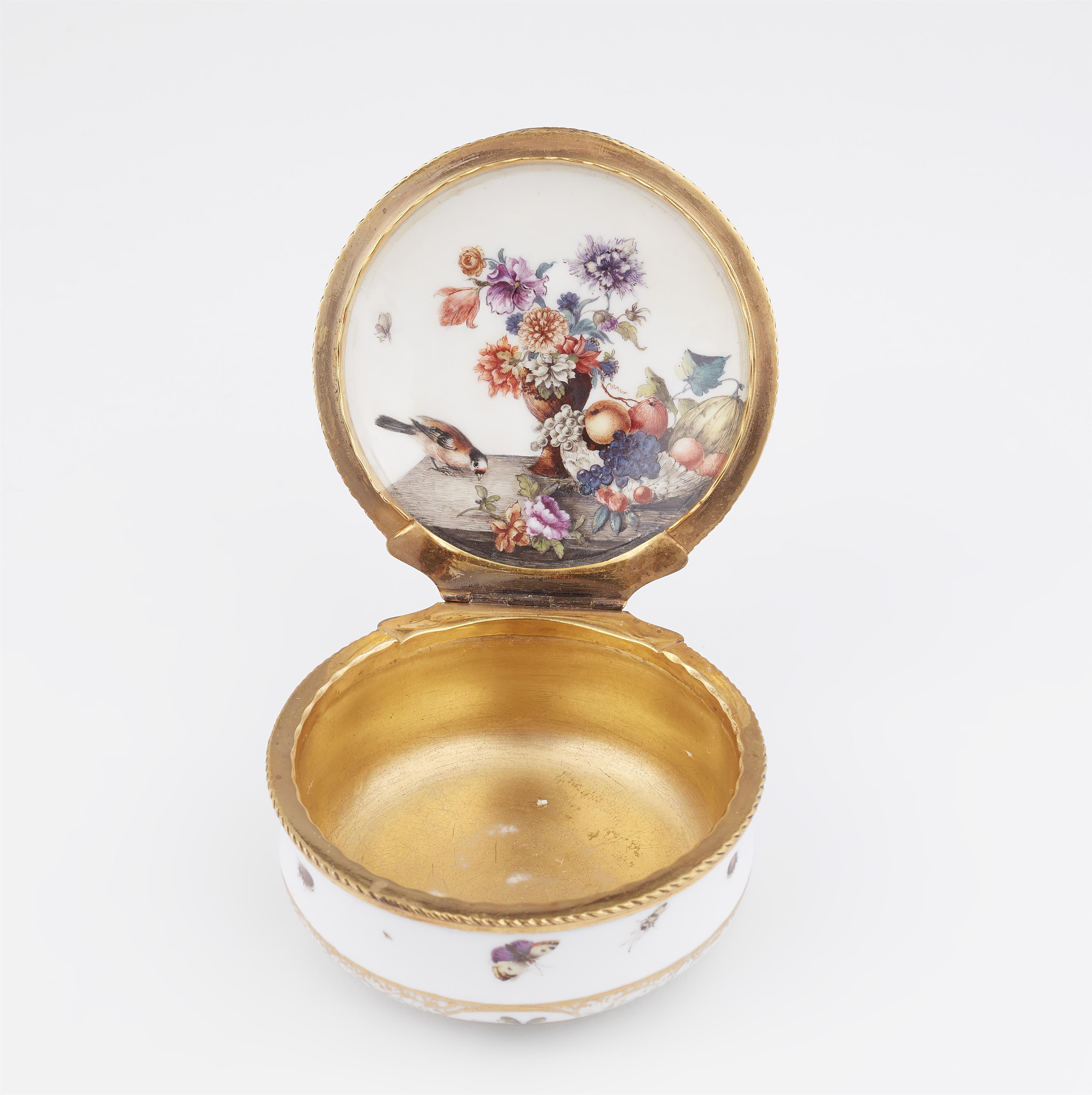 A Meissen porcelain snuff box with a portrait of Friedrich Christian of Saxony - image-9