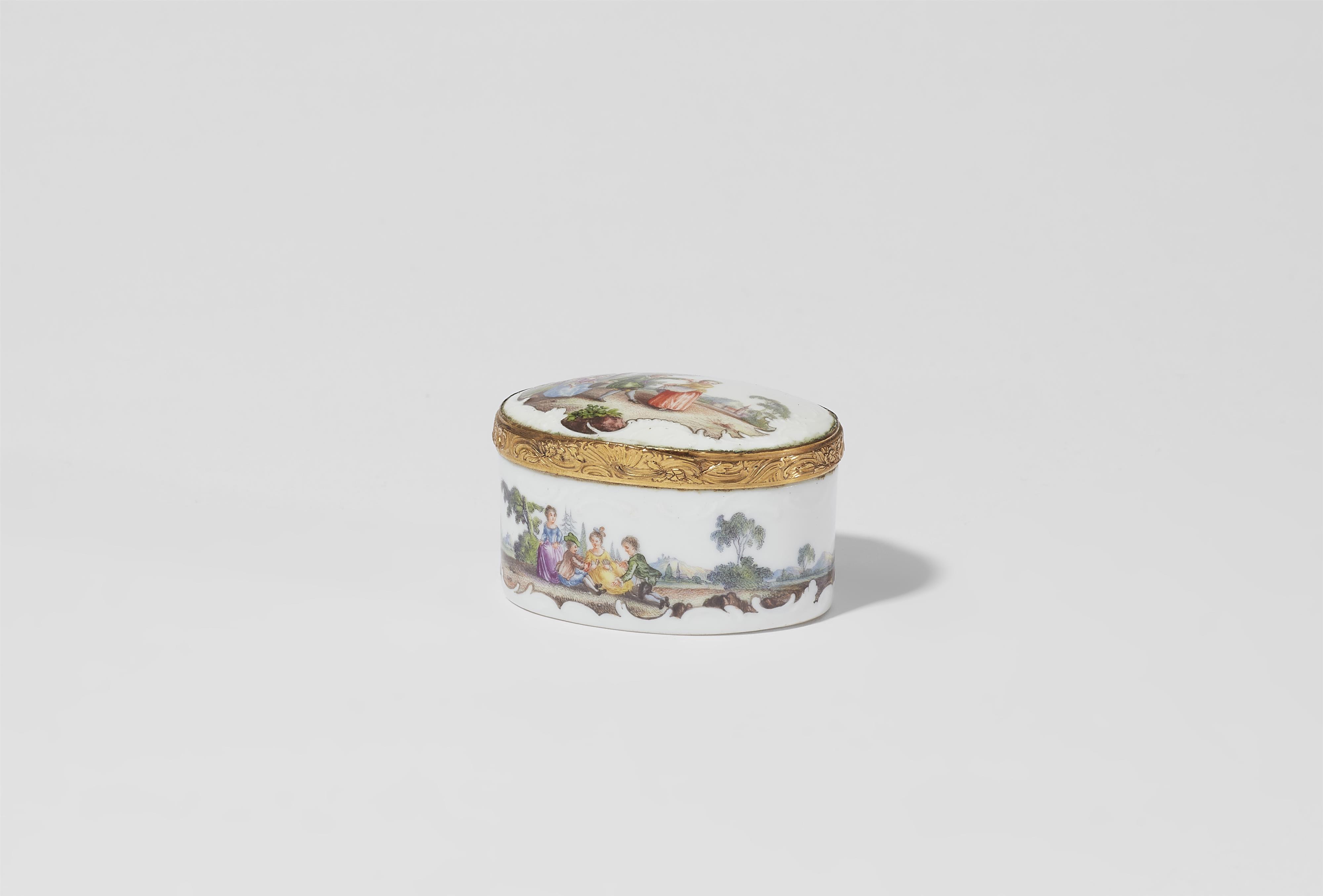 A porcelain snuff box with scenes in the manner of Watteau - image-4