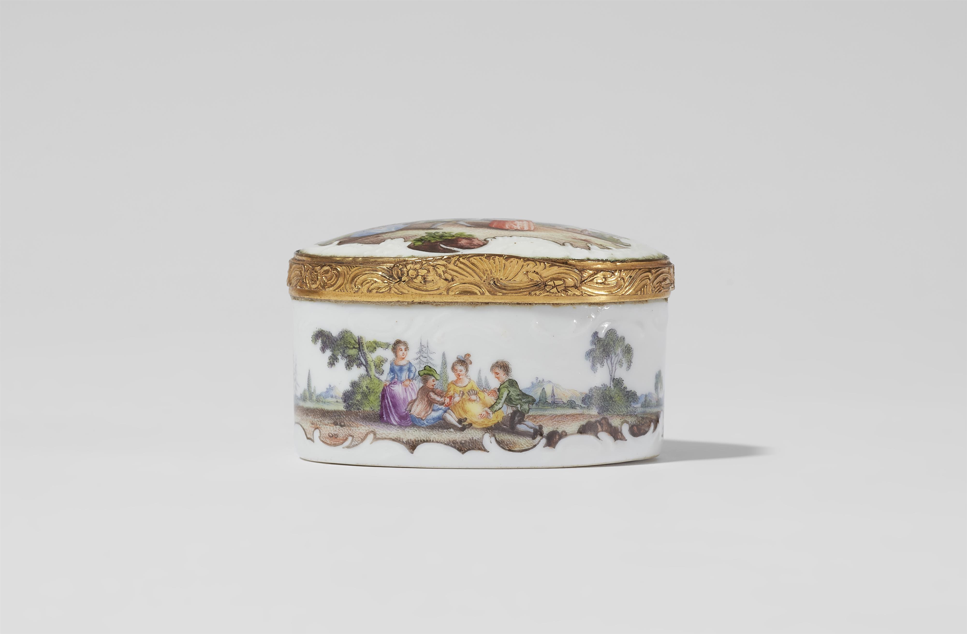 A porcelain snuff box with scenes in the manner of Watteau - image-5