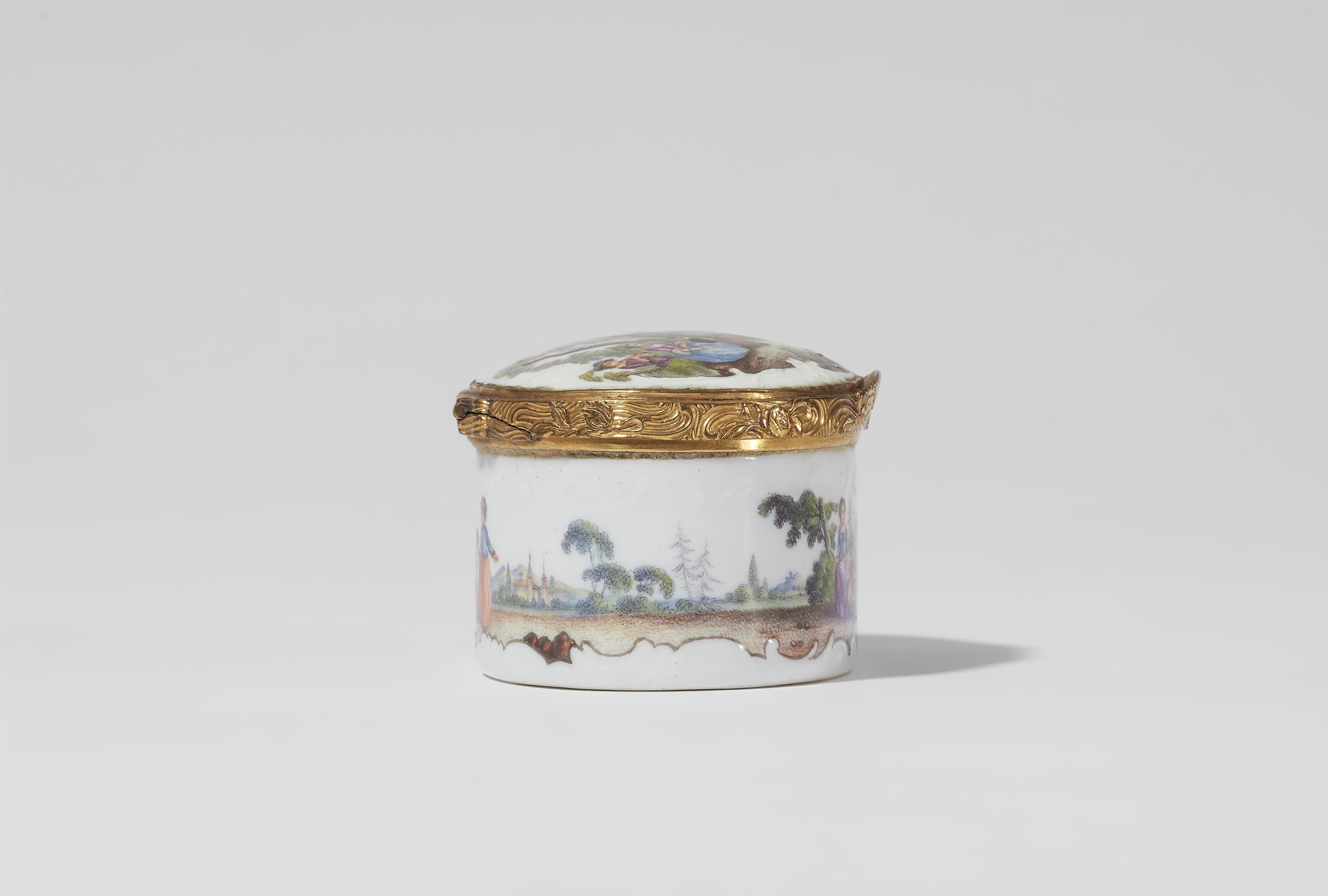A porcelain snuff box with scenes in the manner of Watteau - image-6