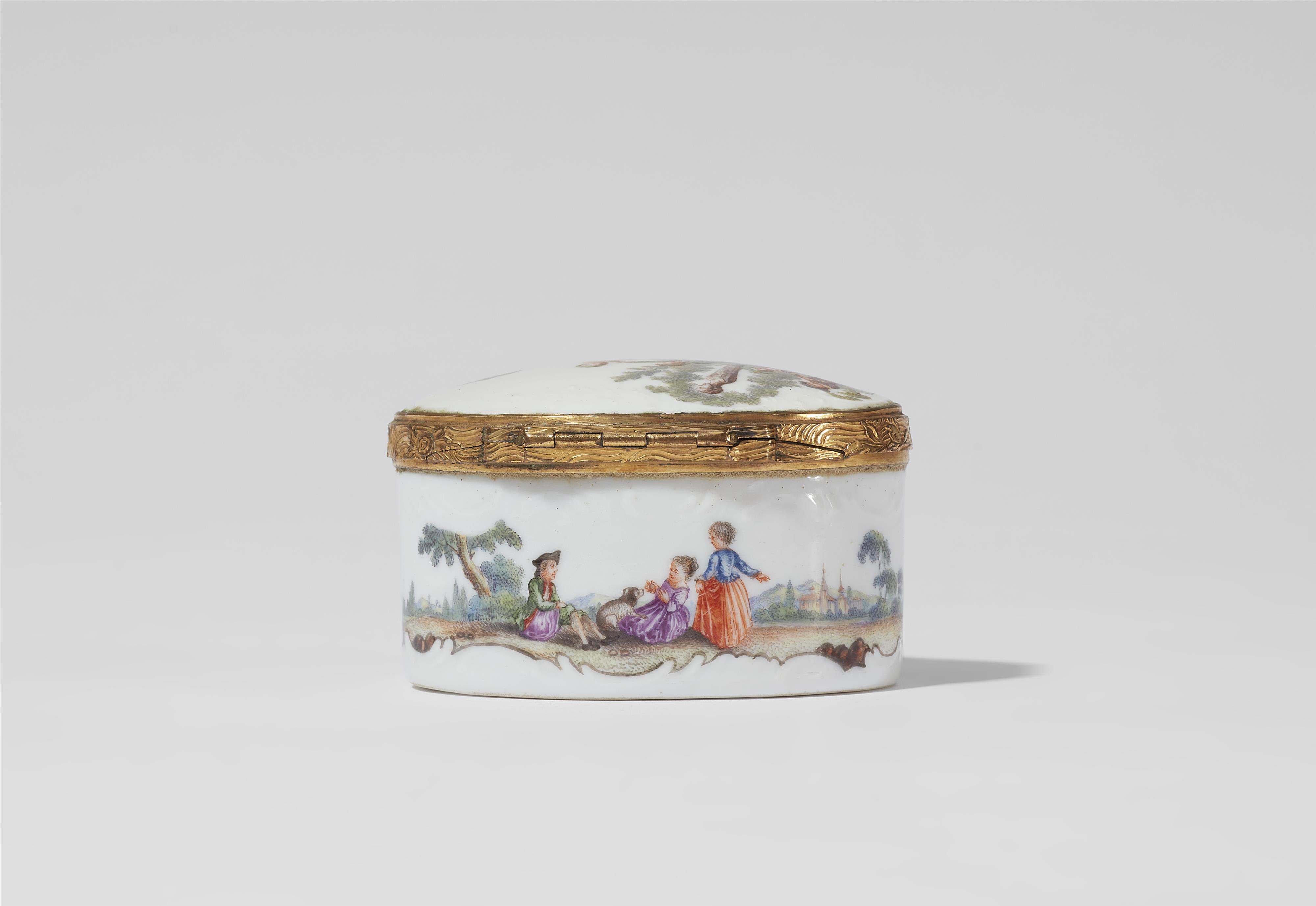 A porcelain snuff box with scenes in the manner of Watteau - image-7