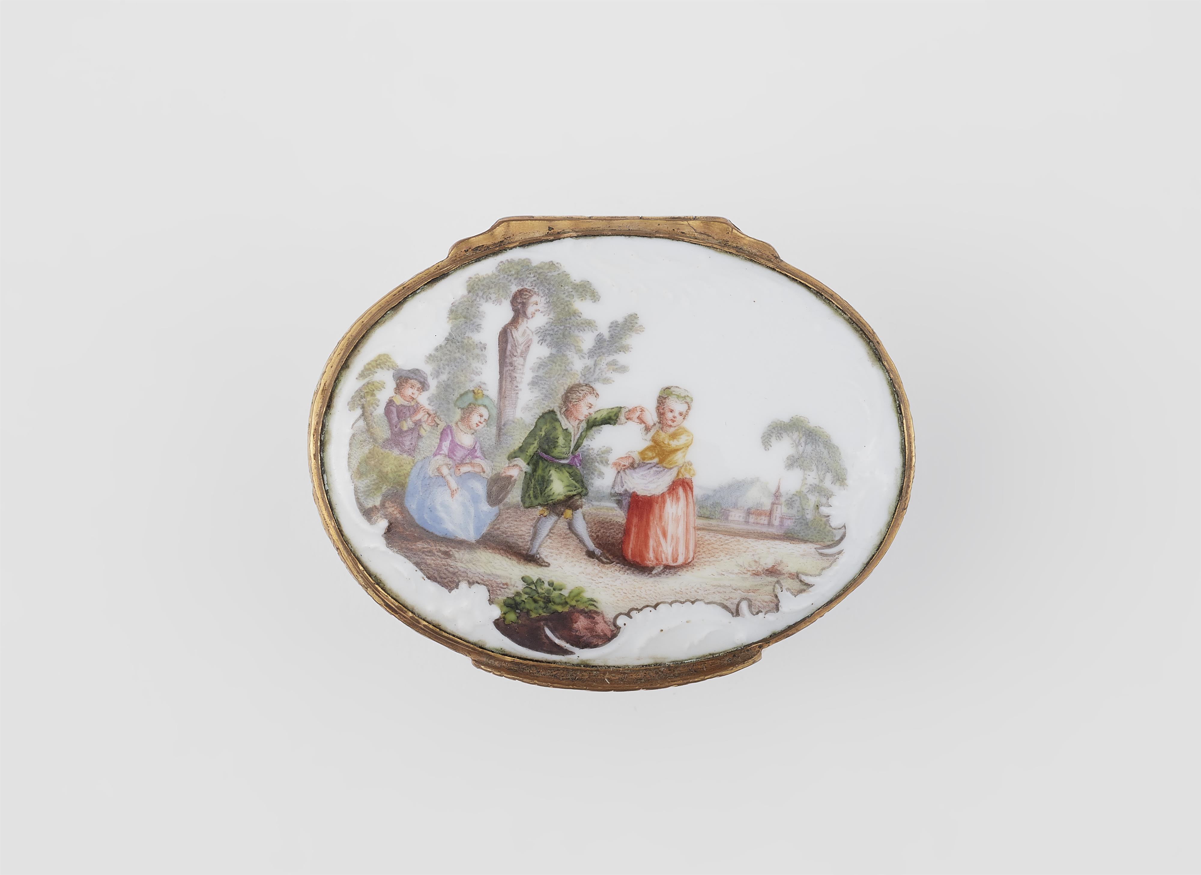 A porcelain snuff box with scenes in the manner of Watteau - image-1
