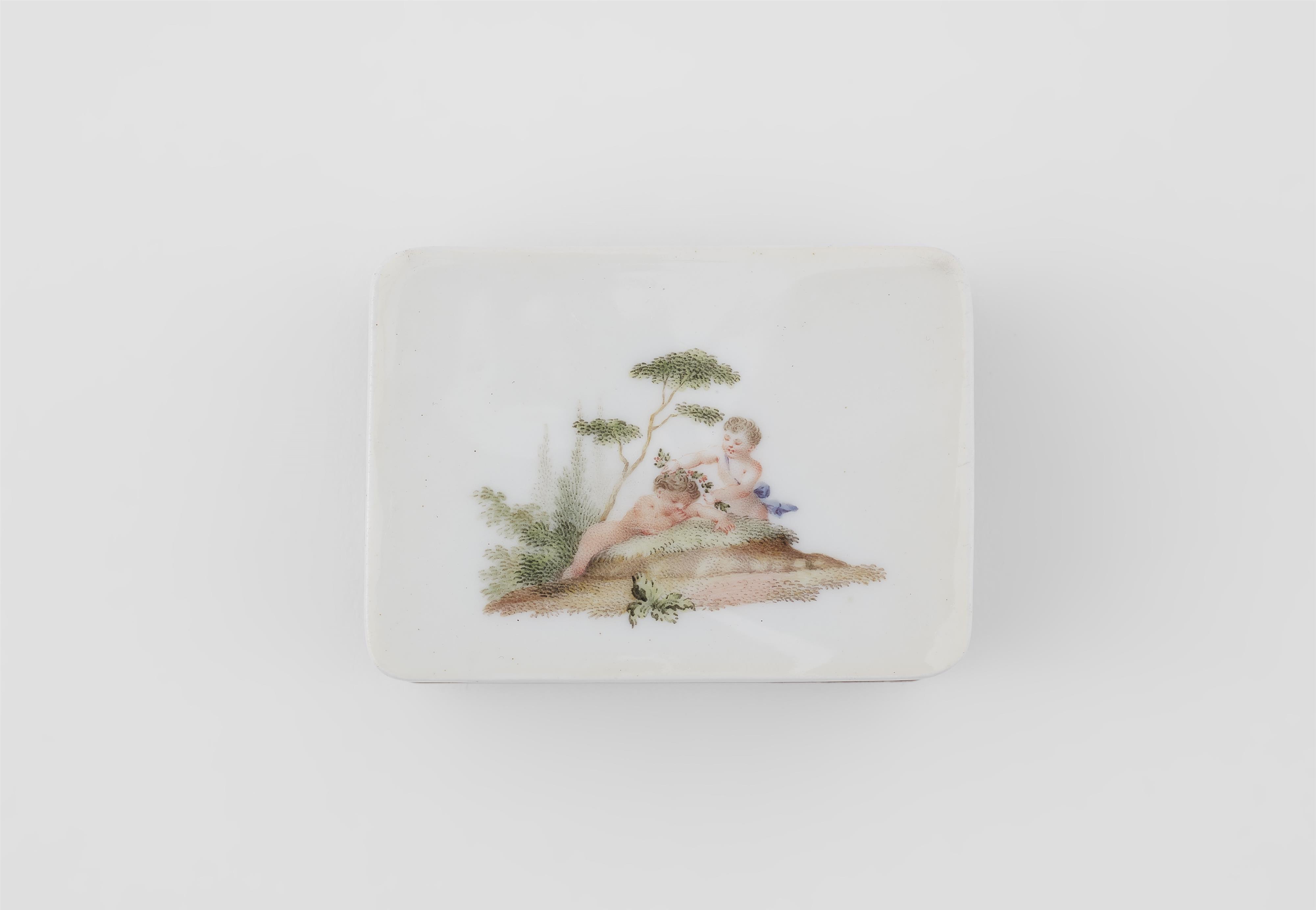 A porcelain snuff box with allegories of love - image-9