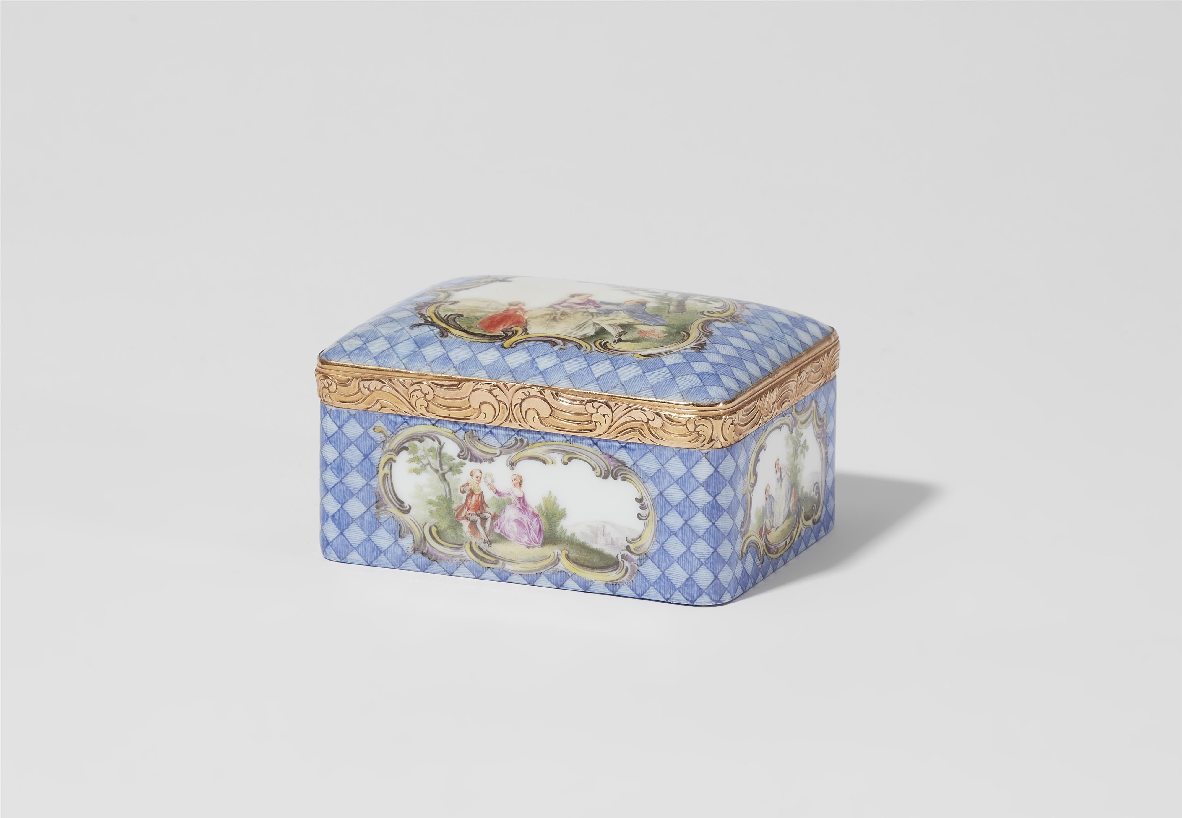 A porcelain snuff box with elegant couples and a depiction of Venus - image-4