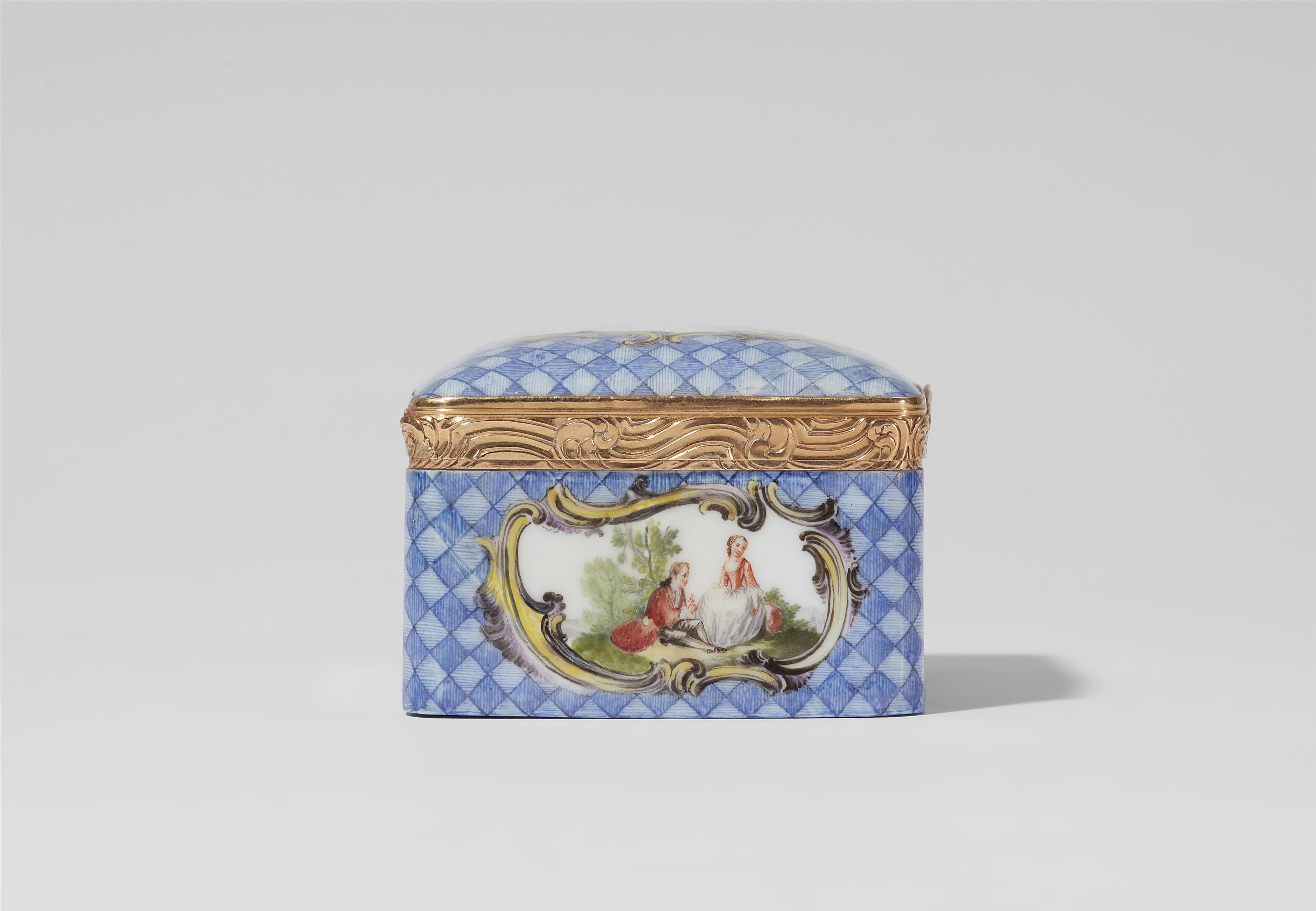 A porcelain snuff box with elegant couples and a depiction of Venus - image-6