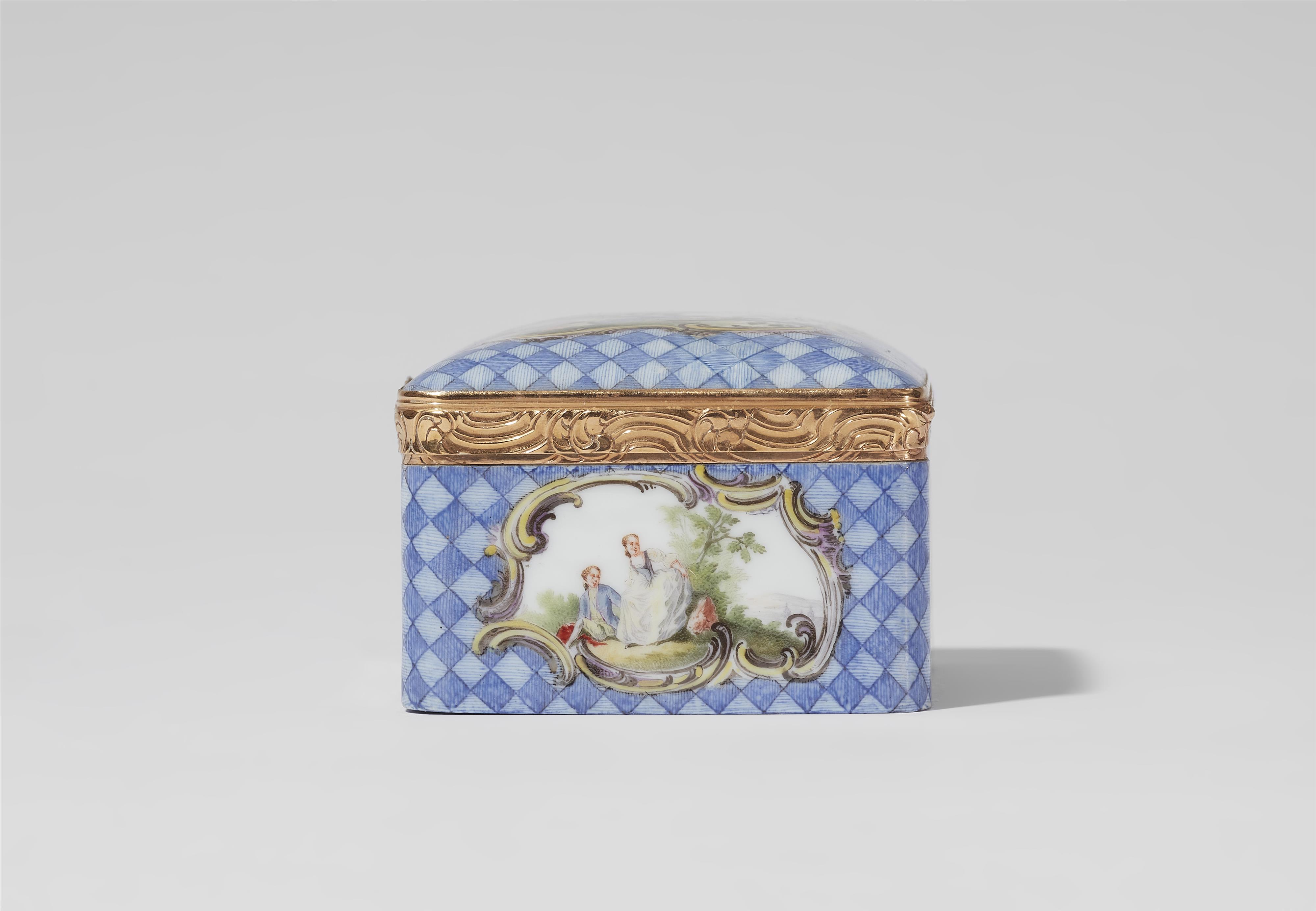 A porcelain snuff box with elegant couples and a depiction of Venus - image-8