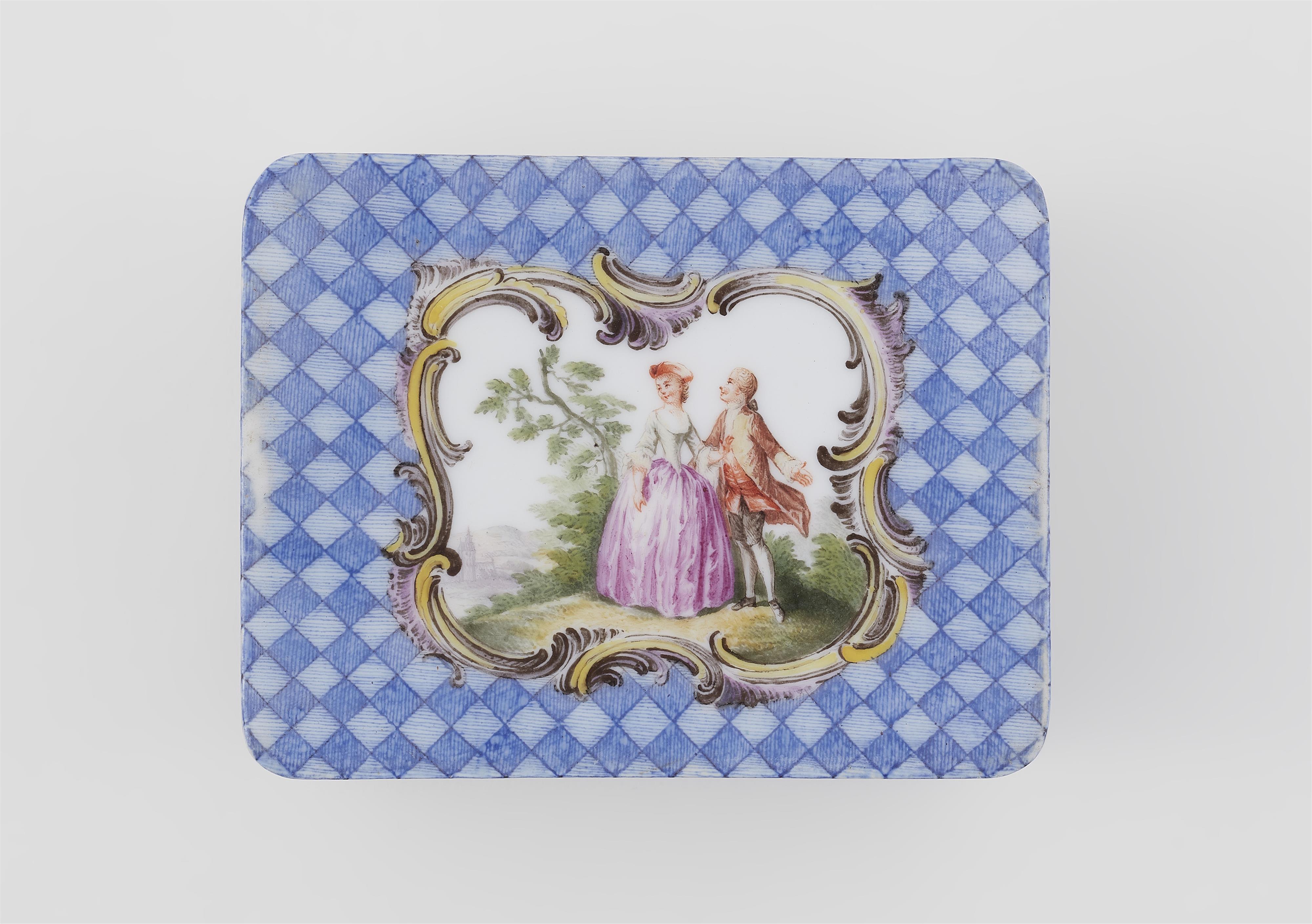 A porcelain snuff box with elegant couples and a depiction of Venus - image-9