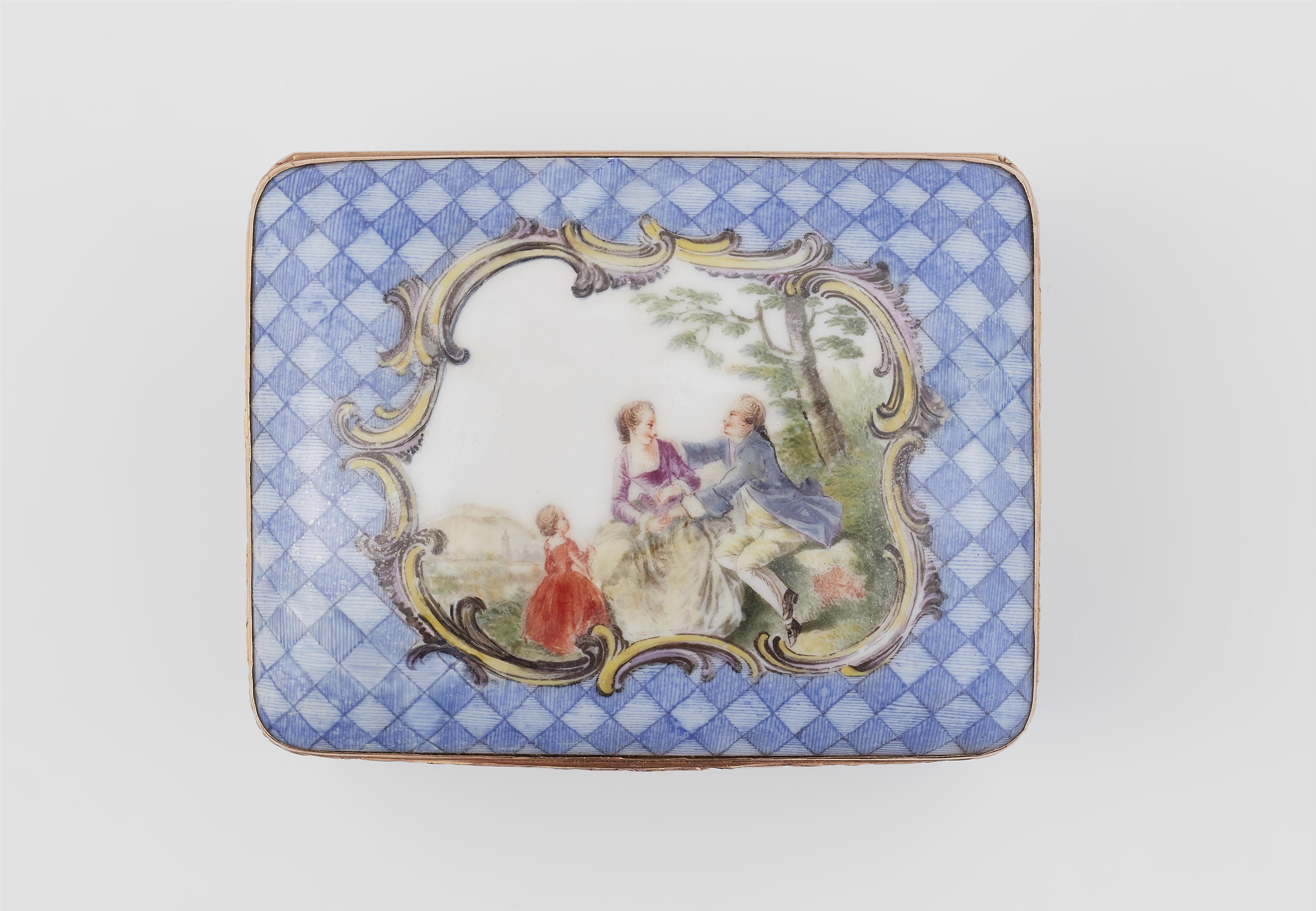 A porcelain snuff box with elegant couples and a depiction of Venus - image-1