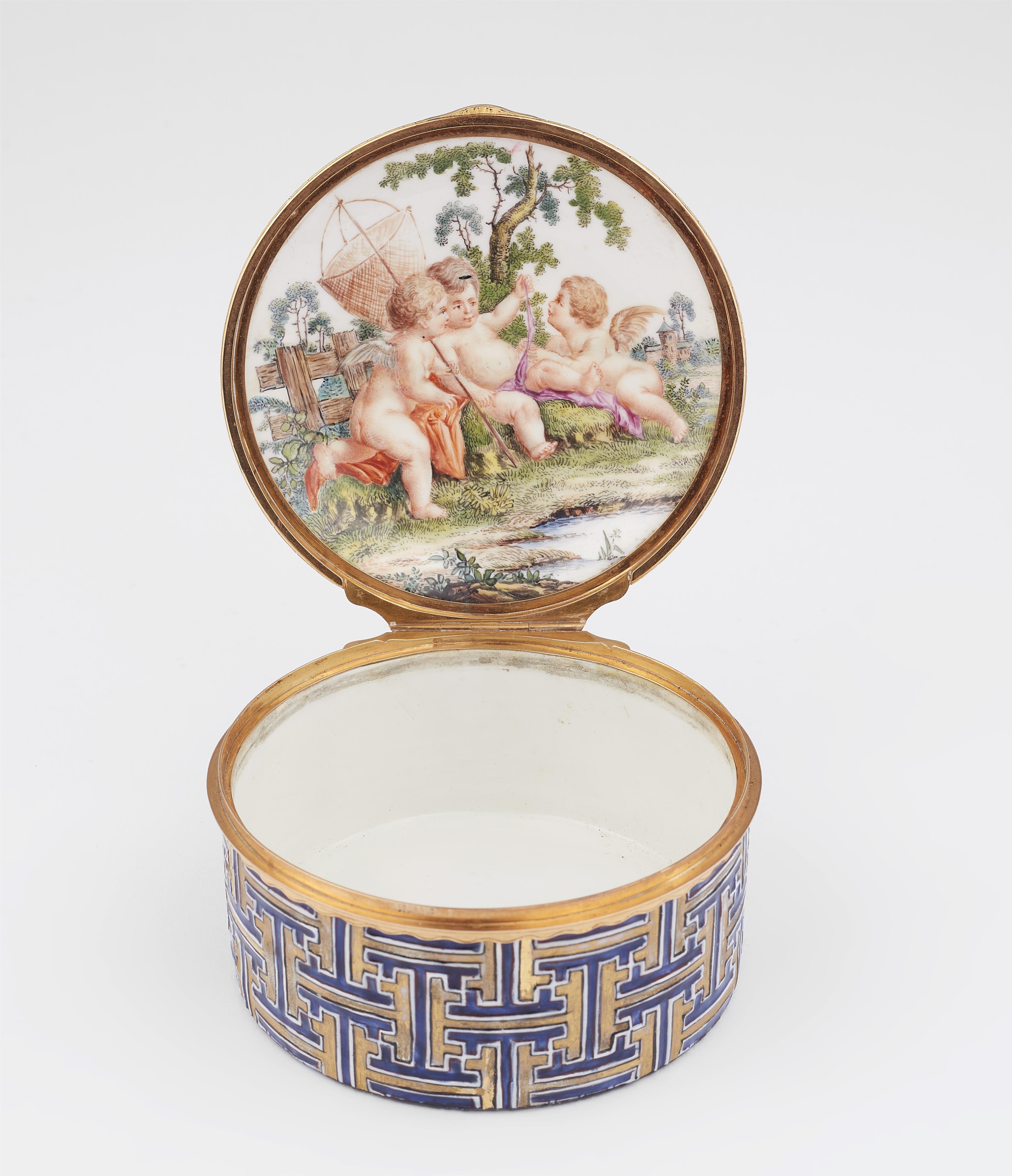 A Meissen porcelain snuff box with pseudo-meander relief and allegorical motifs - image-2