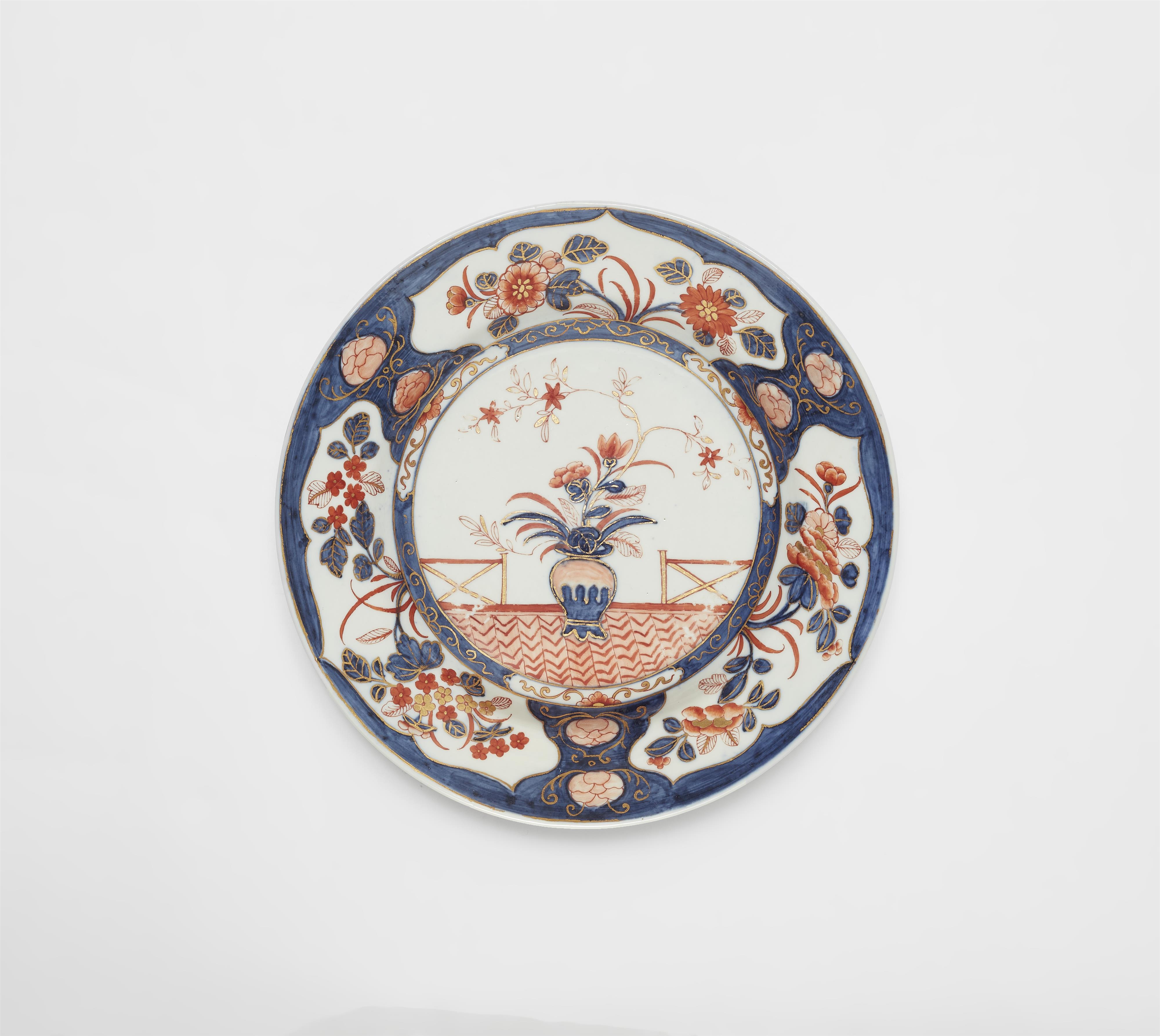 A rare porcelain plate with Imari decor - image-1