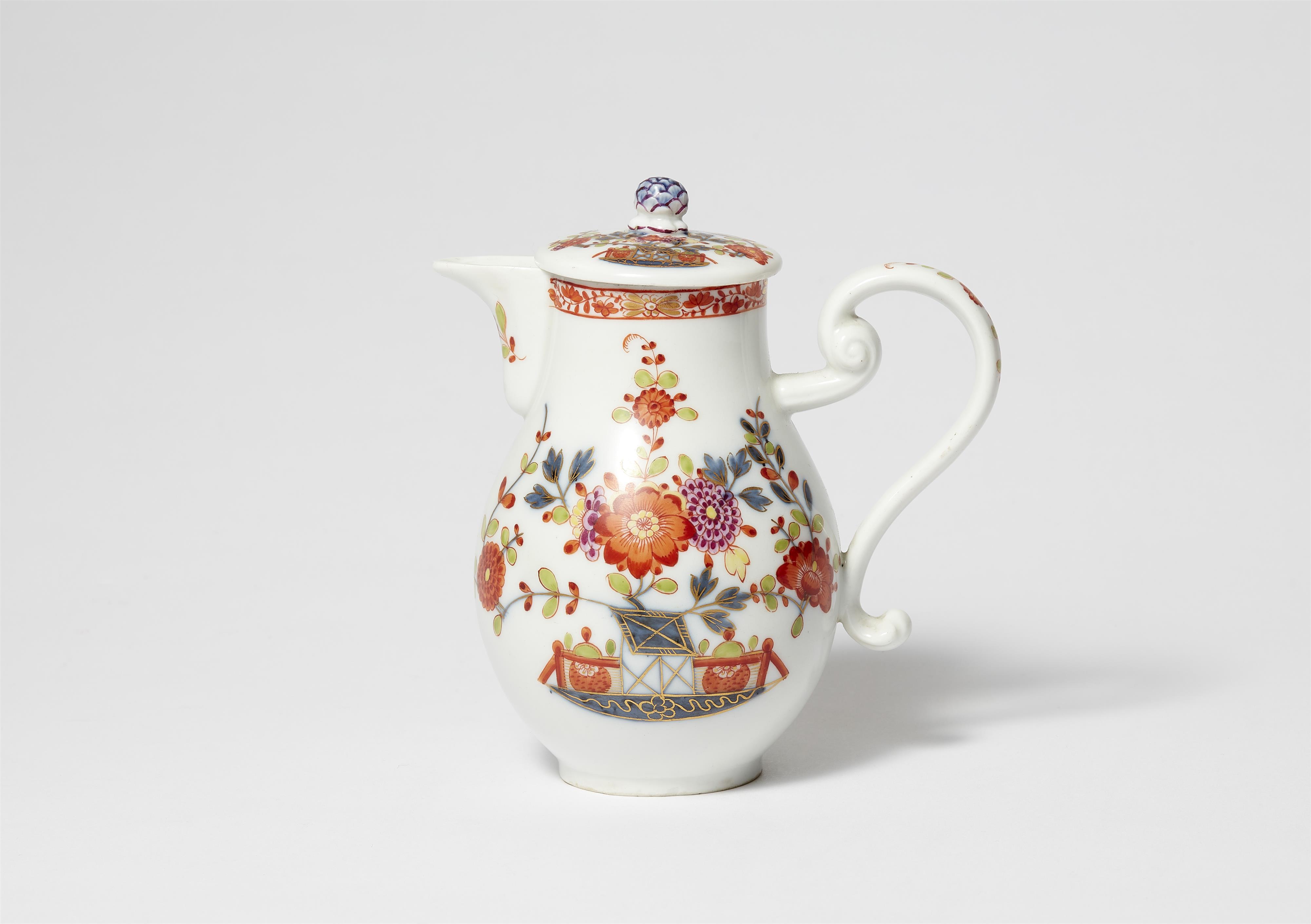 A Meissen porcelain milk jug with Chinoiserie table decor - image-1