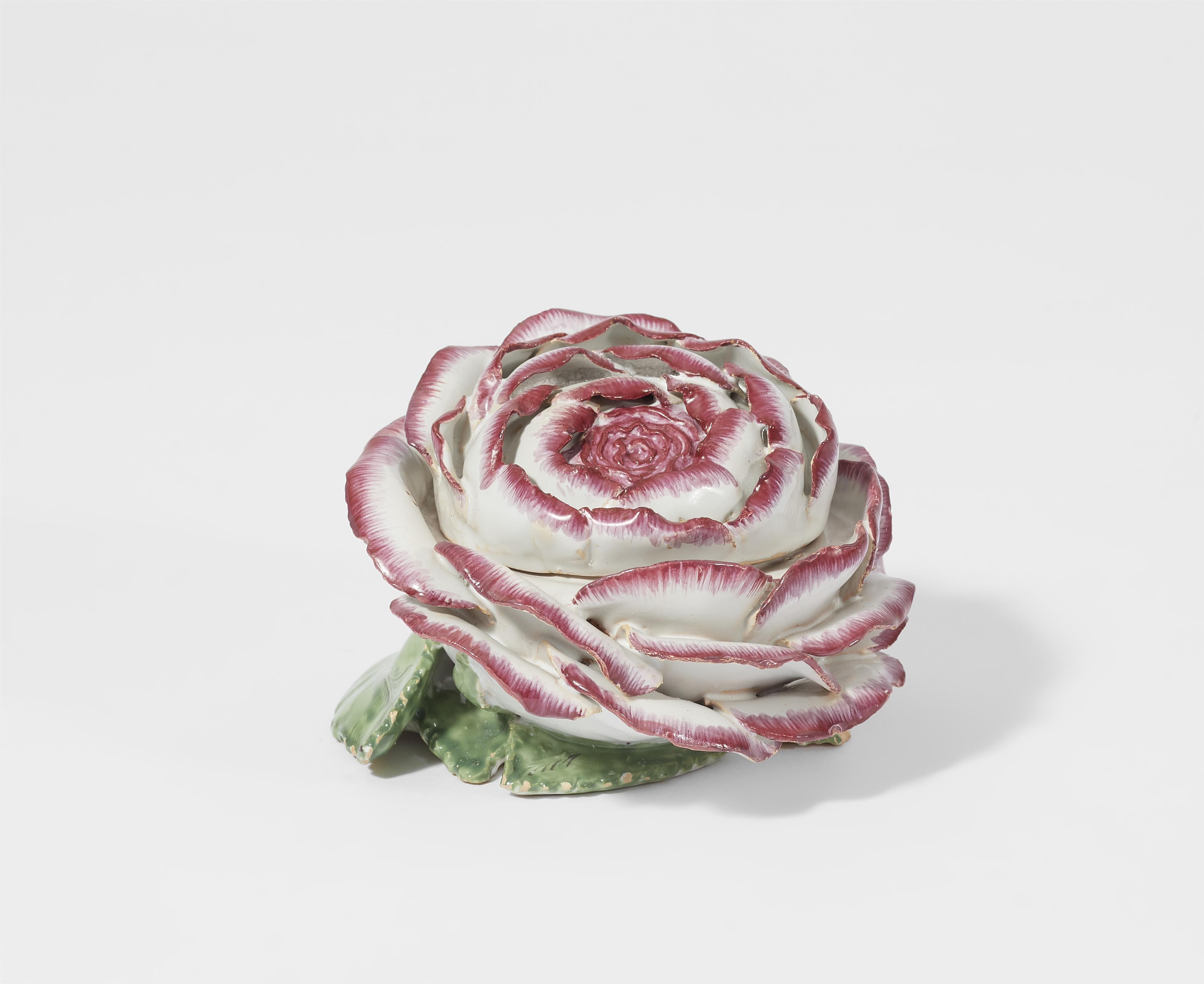 Rosenblüte als Deckeldose - image-1