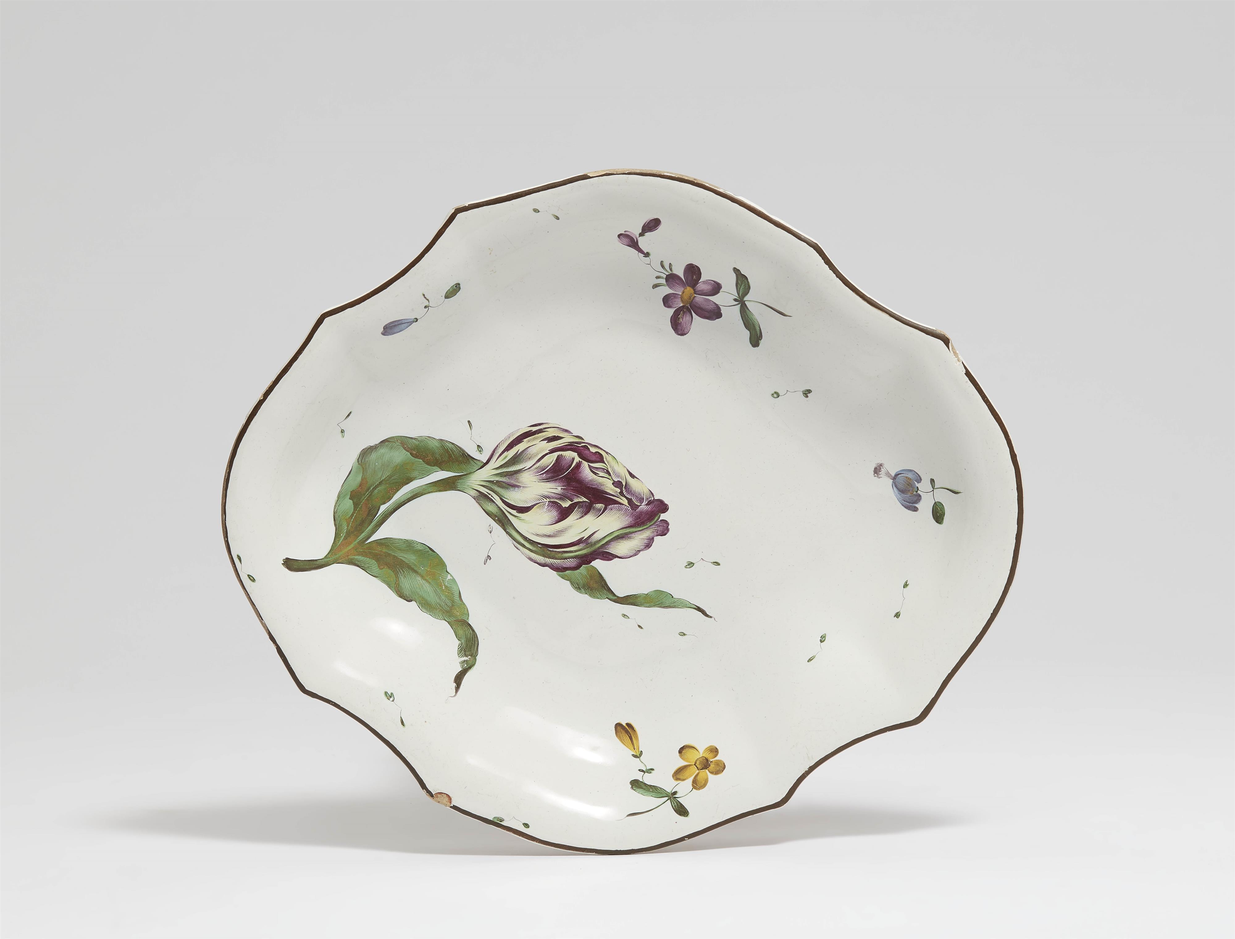 A Strasbourg faience dish with tulip decor - image-1