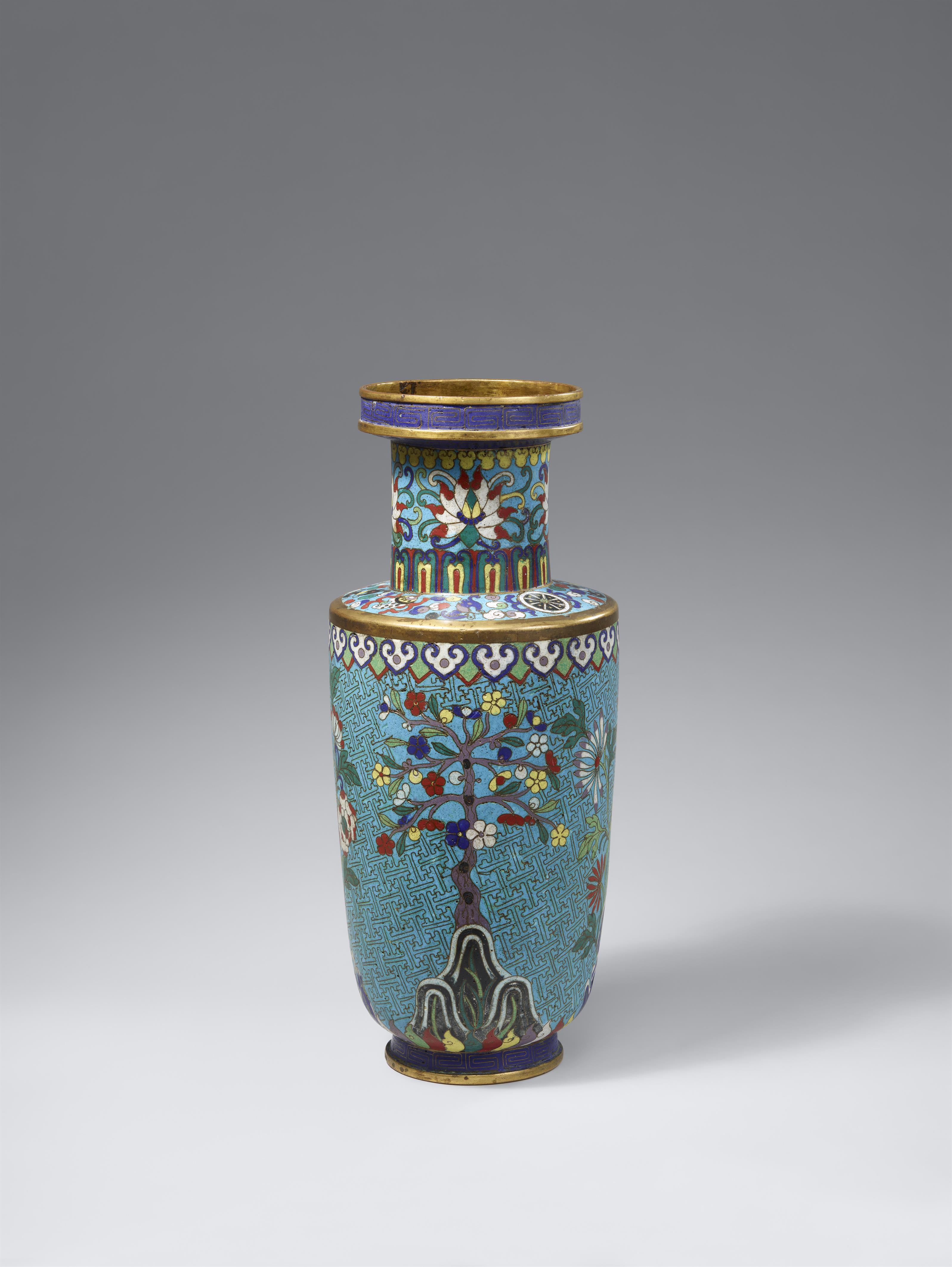 A large cloisonné enamel rouleau vase. Early 19th century - image-2