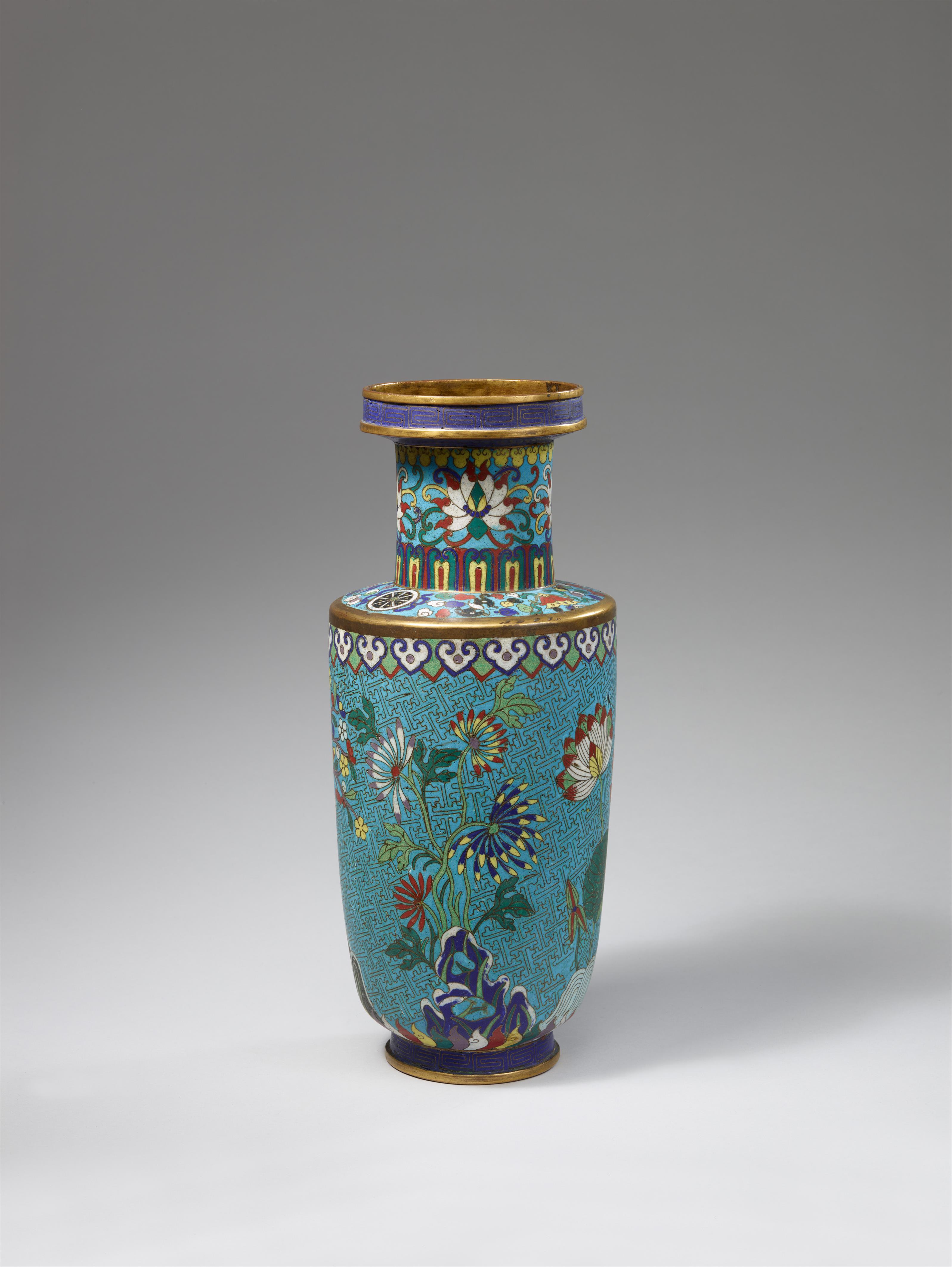 A large cloisonné enamel rouleau vase. Early 19th century - image-3