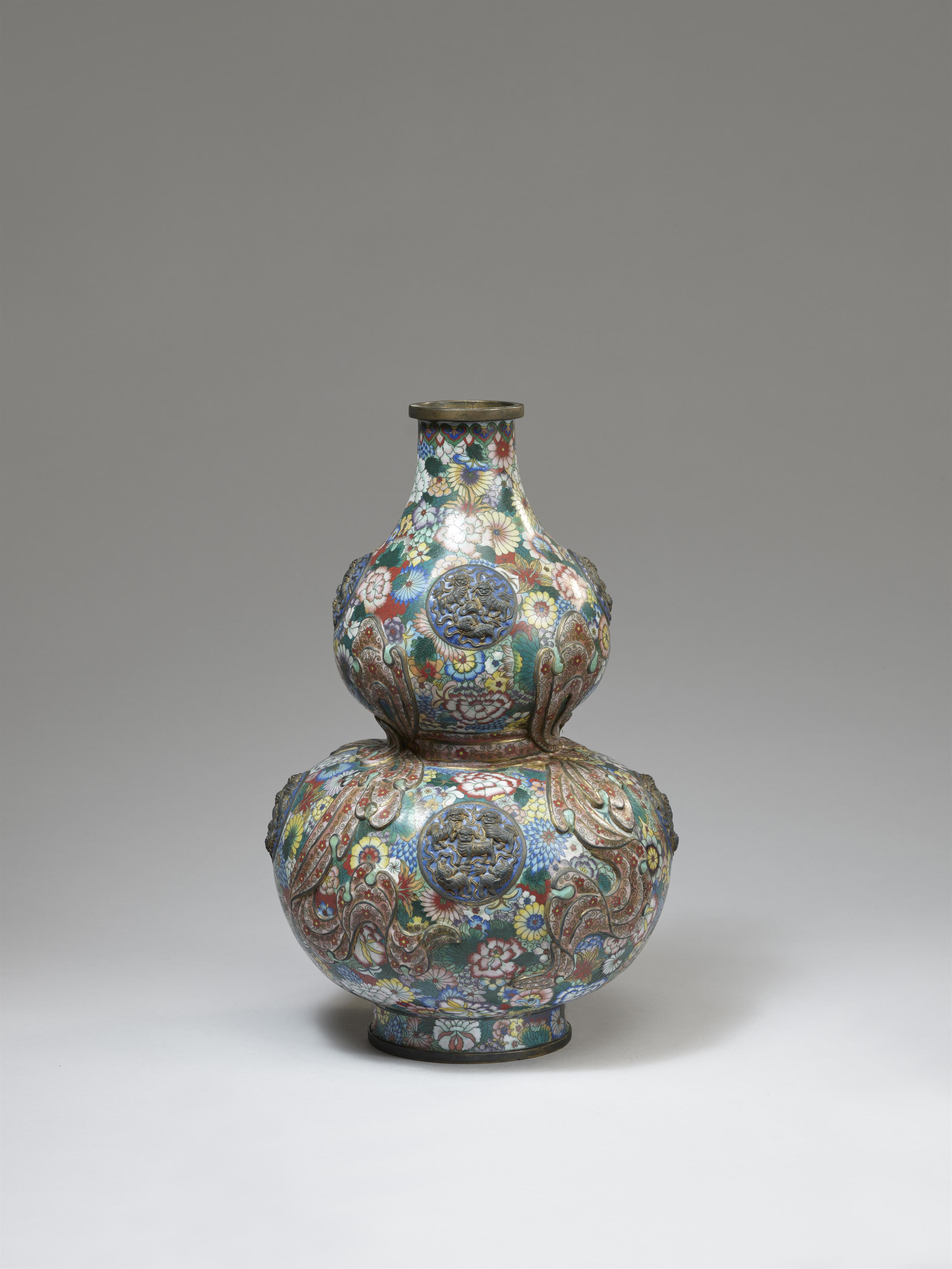 A cloisonné enamel double gourd vase. 19th century - image-2