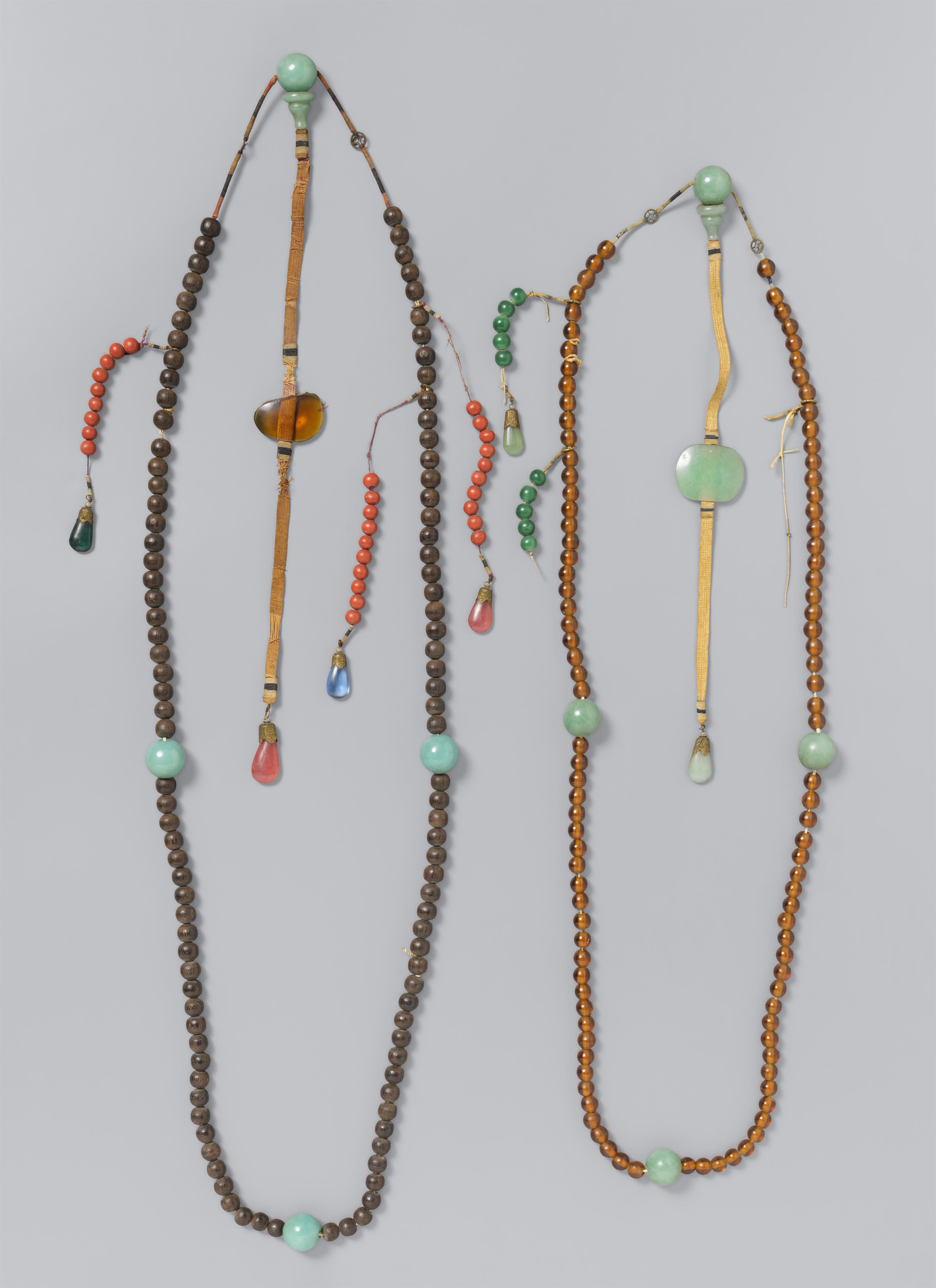 Two court necklaces (chaozhu) of glass and wood and other materials. Late Qing dynasty - image-1