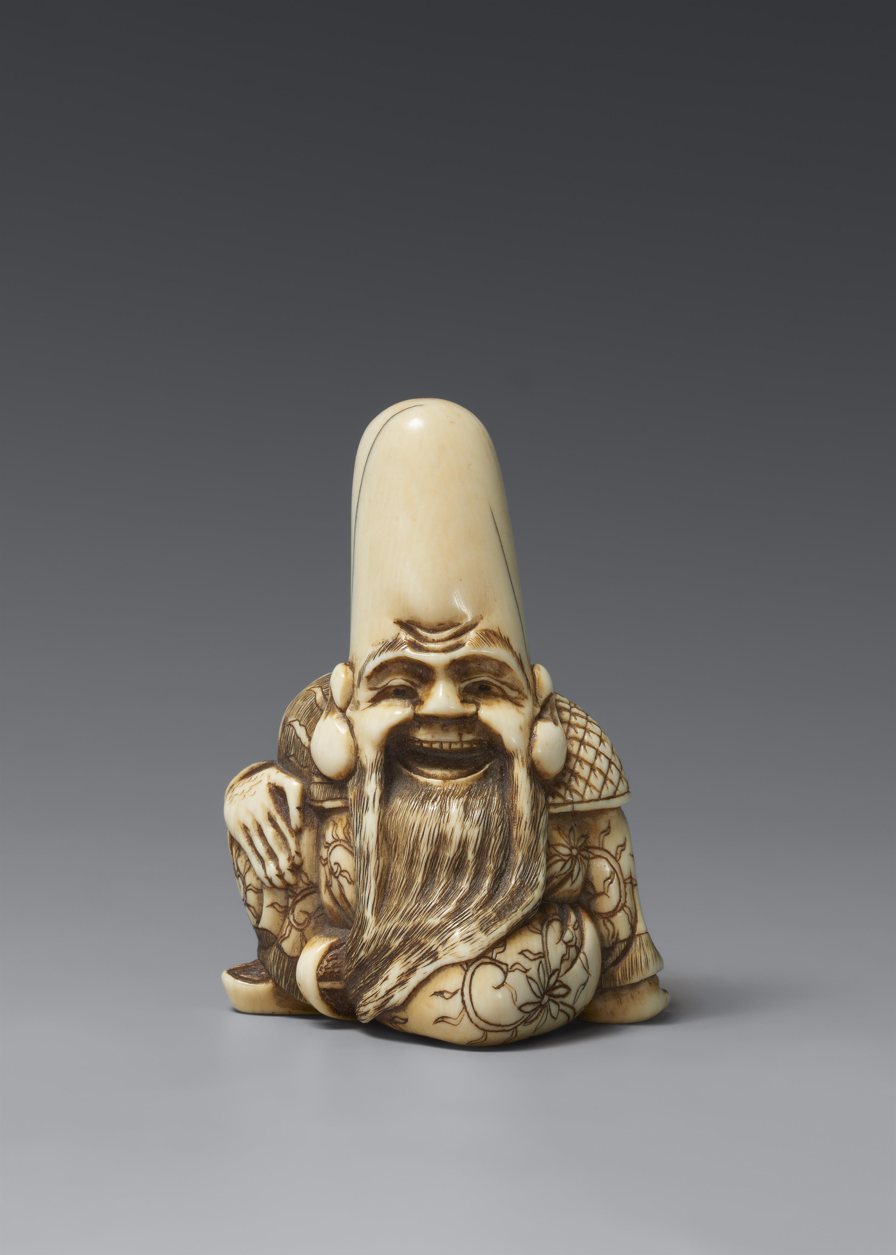 An ivory netsuke of a laughing Fukurokuju. Late 18th/early 19th century - image-1