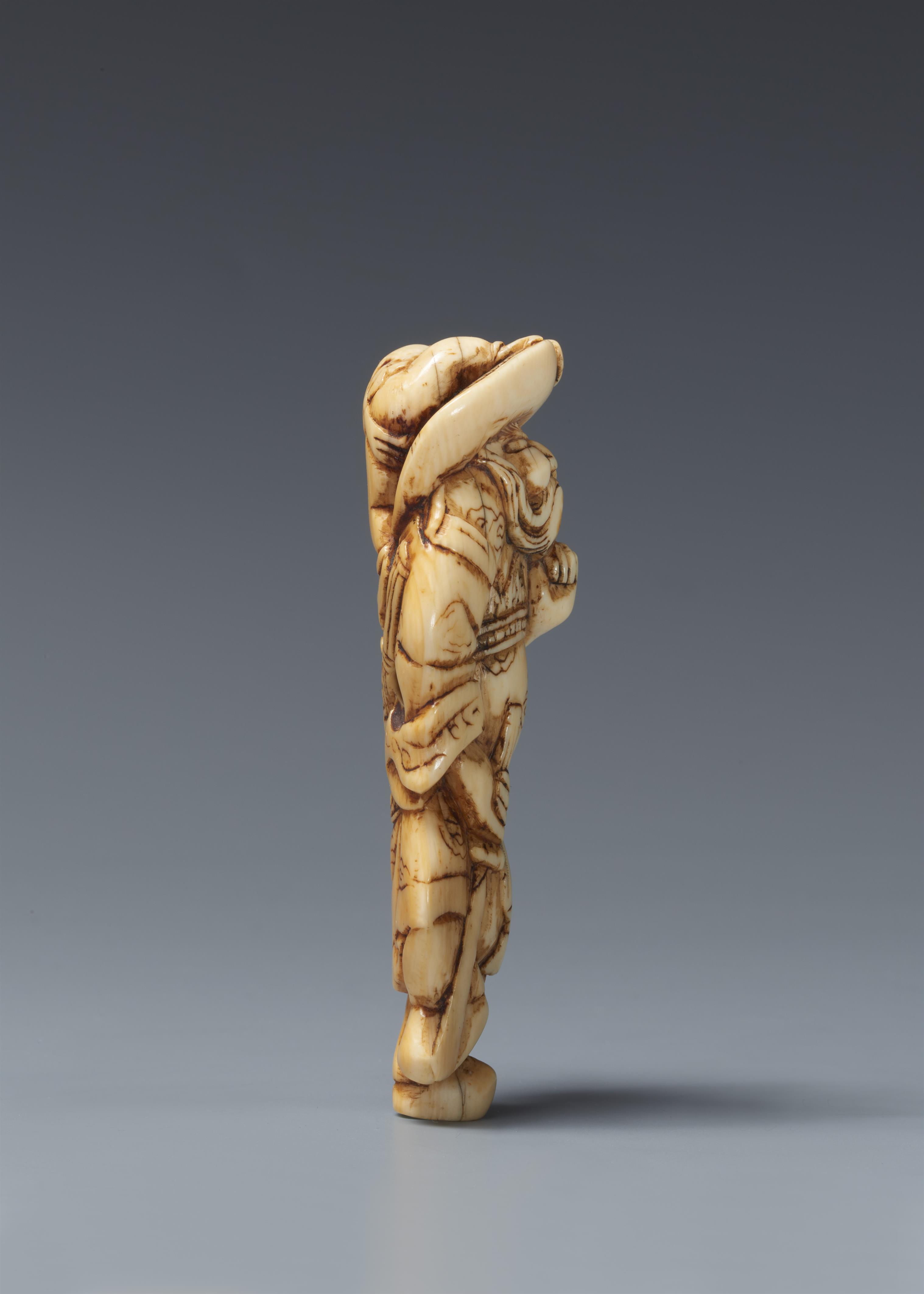 An ivory netsuke of an angry Shôki. Late 18th/early 19th century - image-4