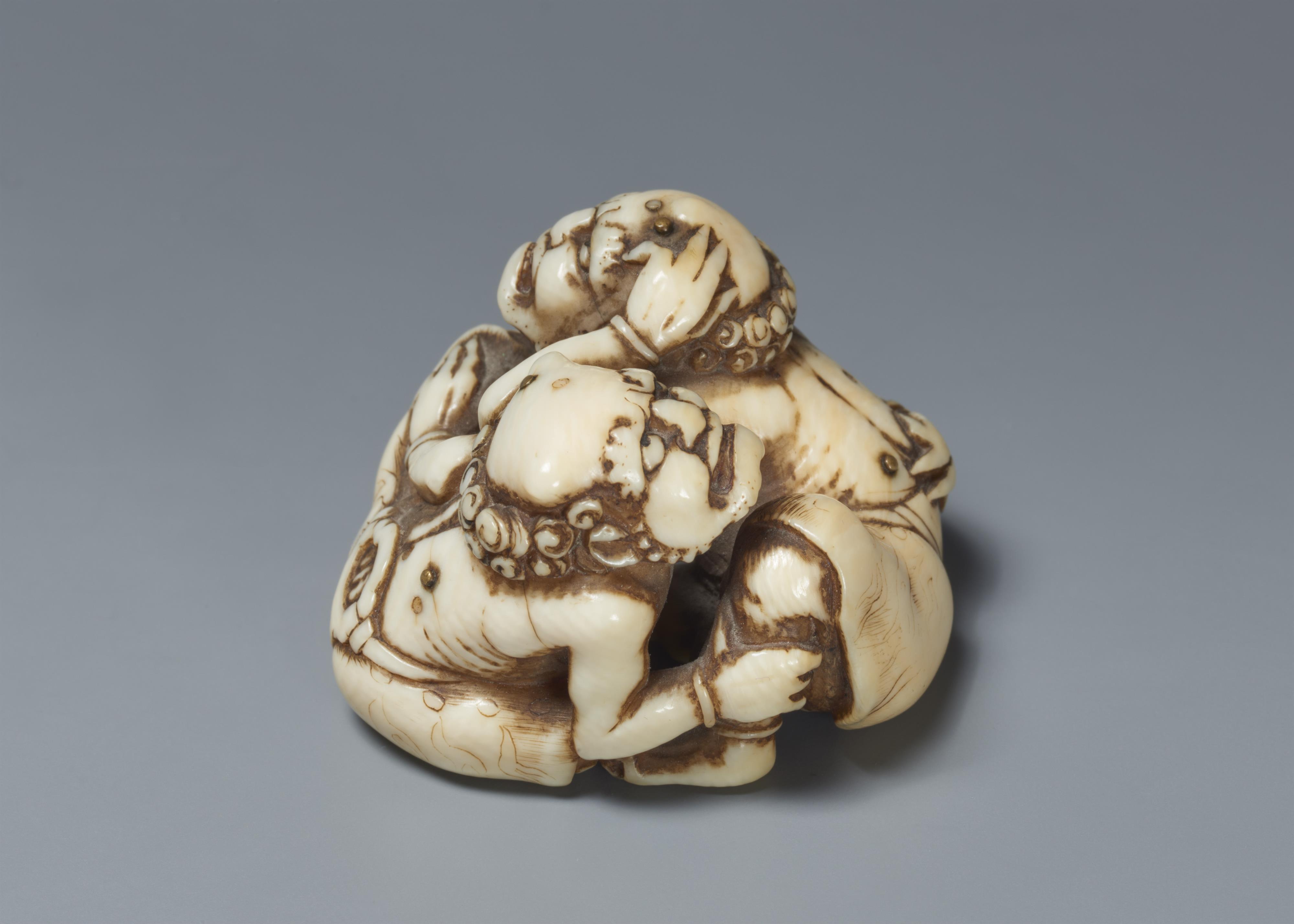 An ivory netsuke of two grumpy oni. Mid-19th century - image-2