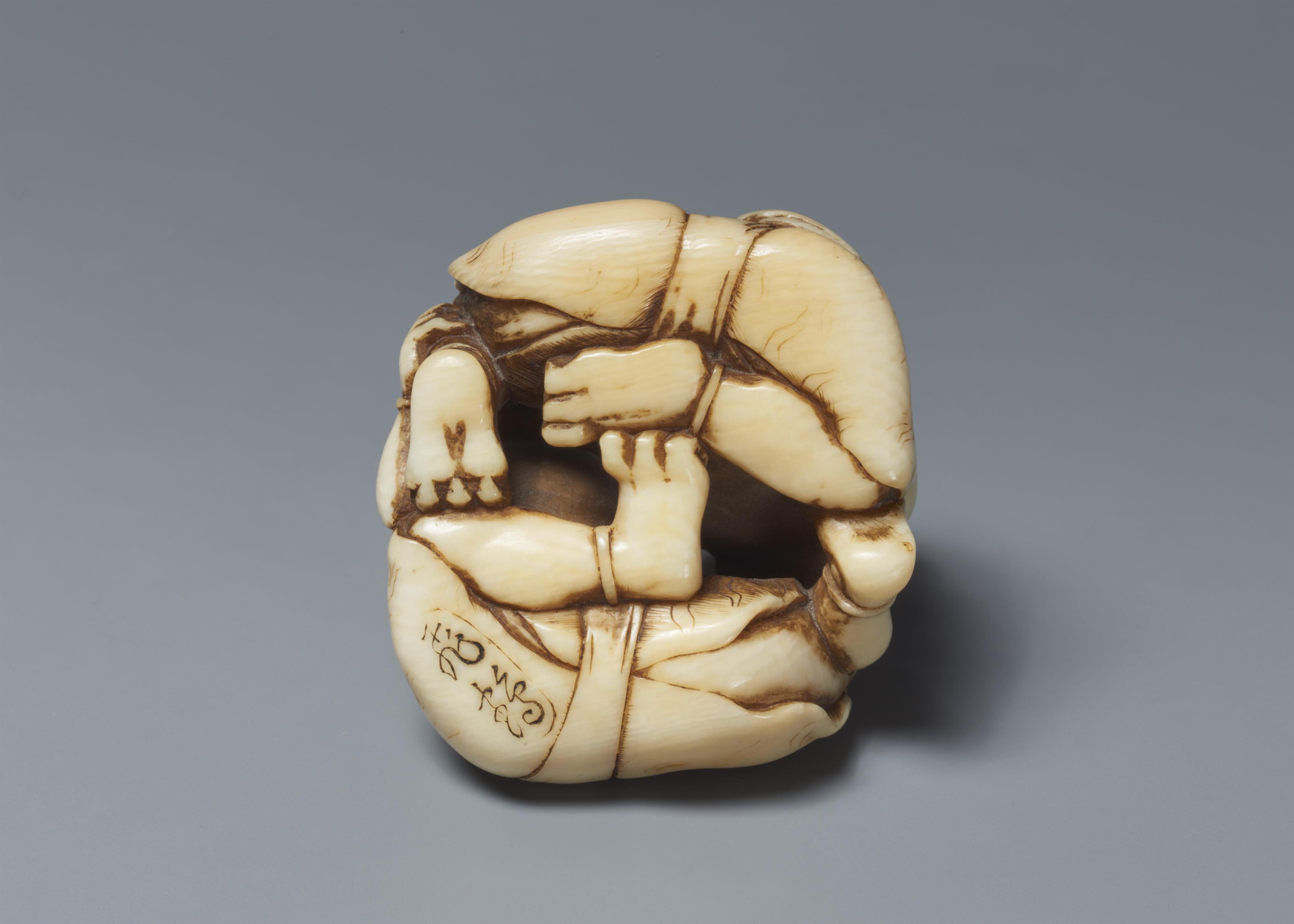 An ivory netsuke of two grumpy oni. Mid-19th century - image-4