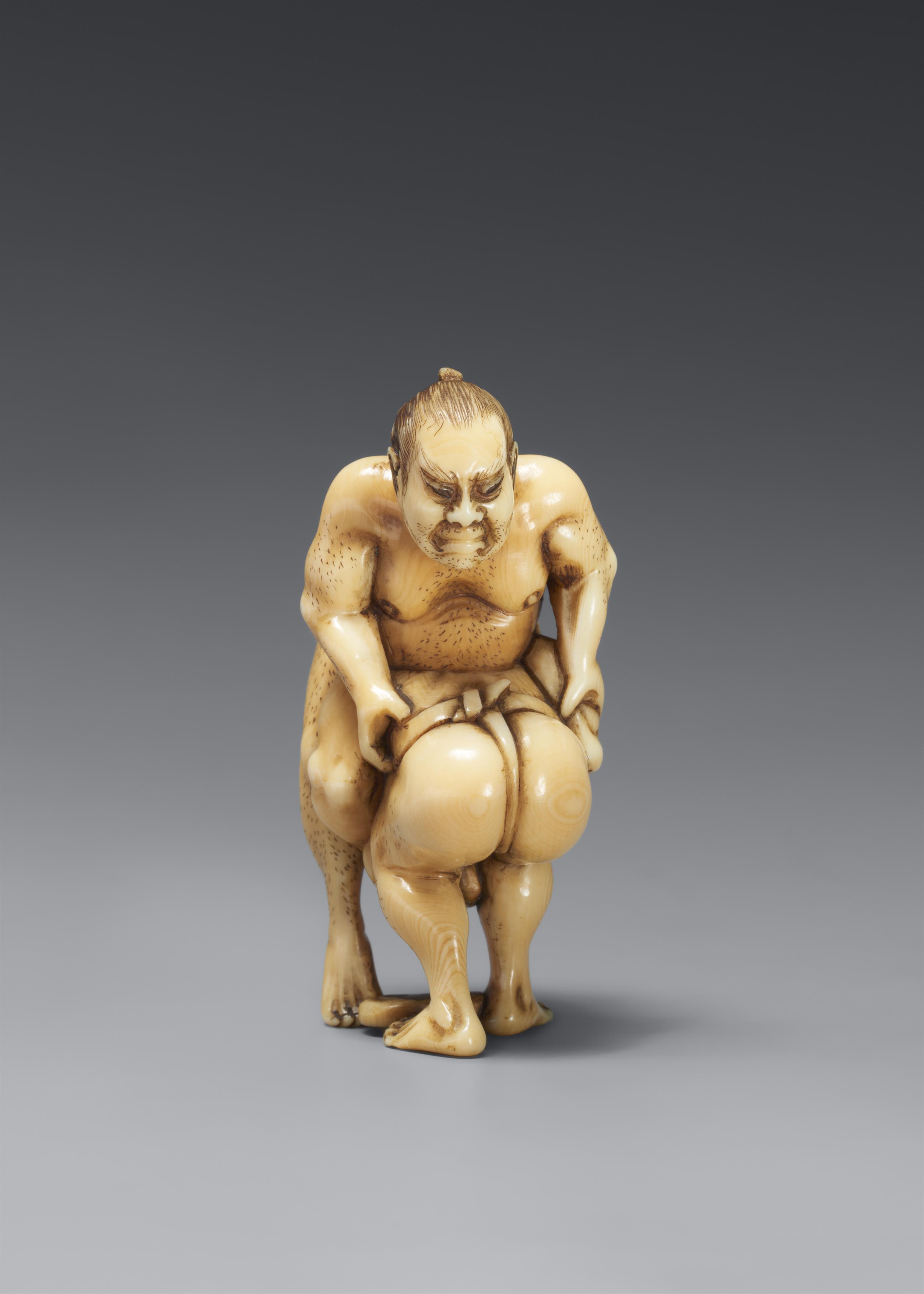 An ivory netsuke of two wrestlers. Mid-19th century - image-1