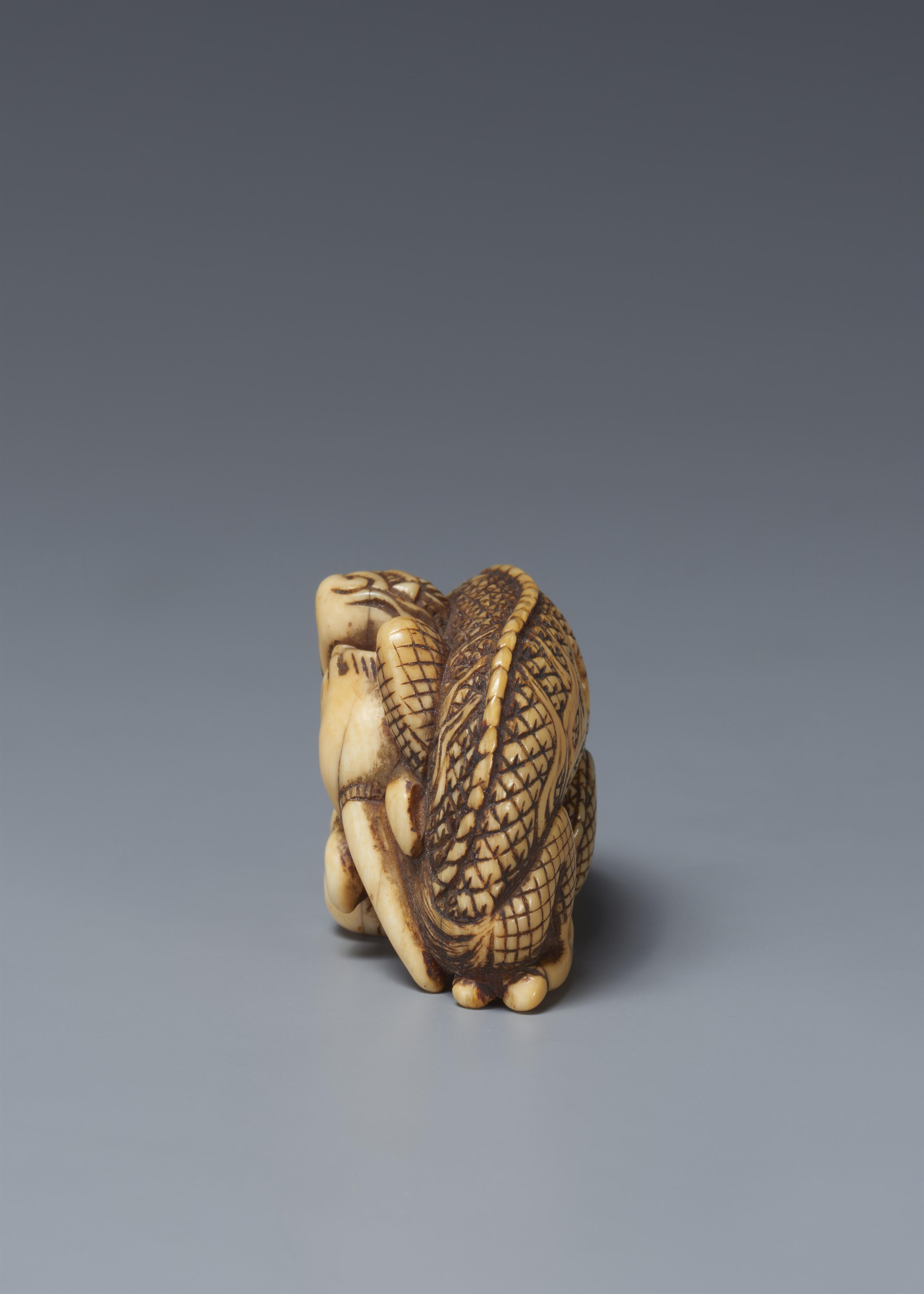 An ivory netsuke of a dragon. 18th century - image-3