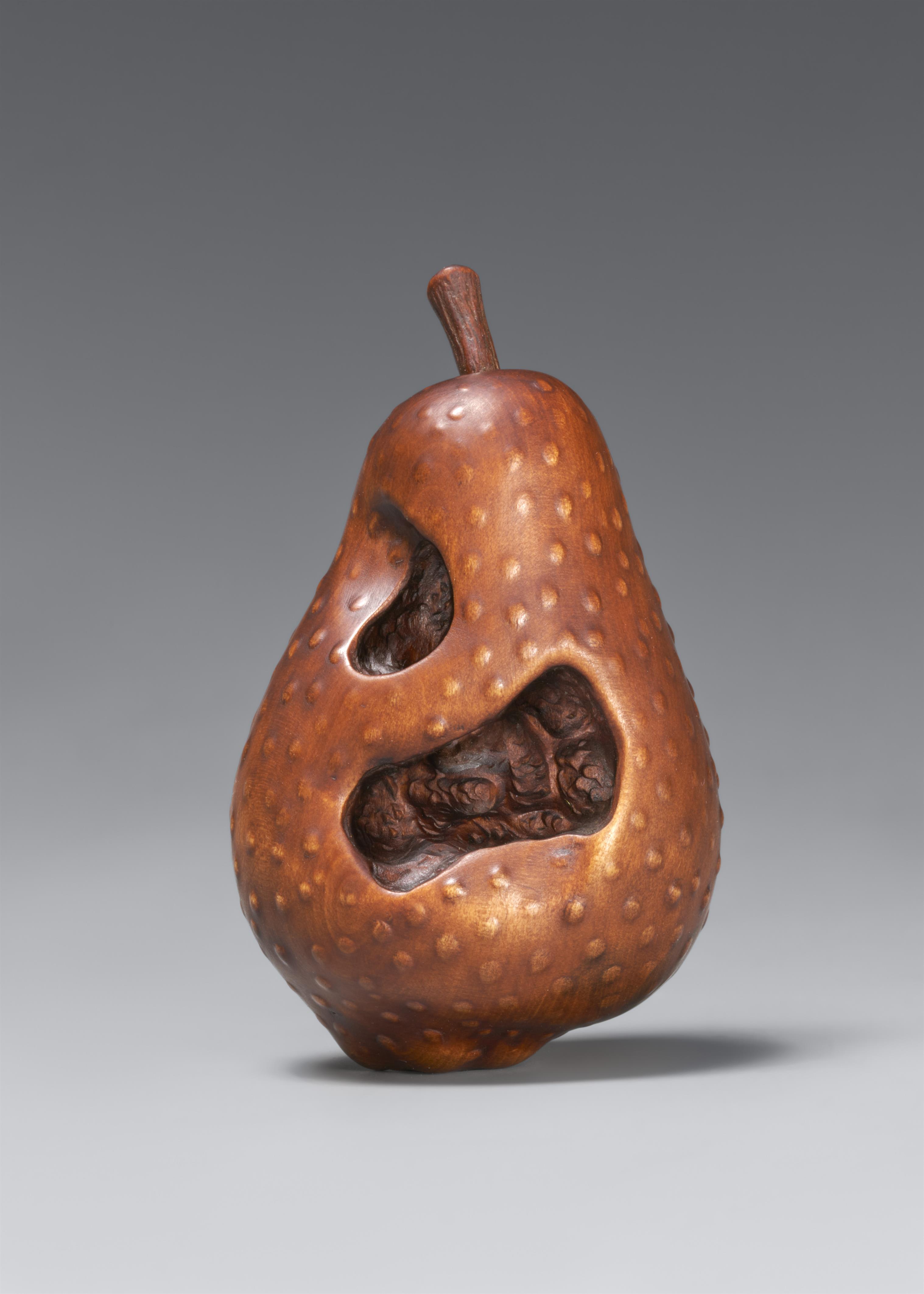 A wood netsuke of a wasp in rotting pear. In the style of Sangetsu. Nagoya. Second half 19th century - image-2