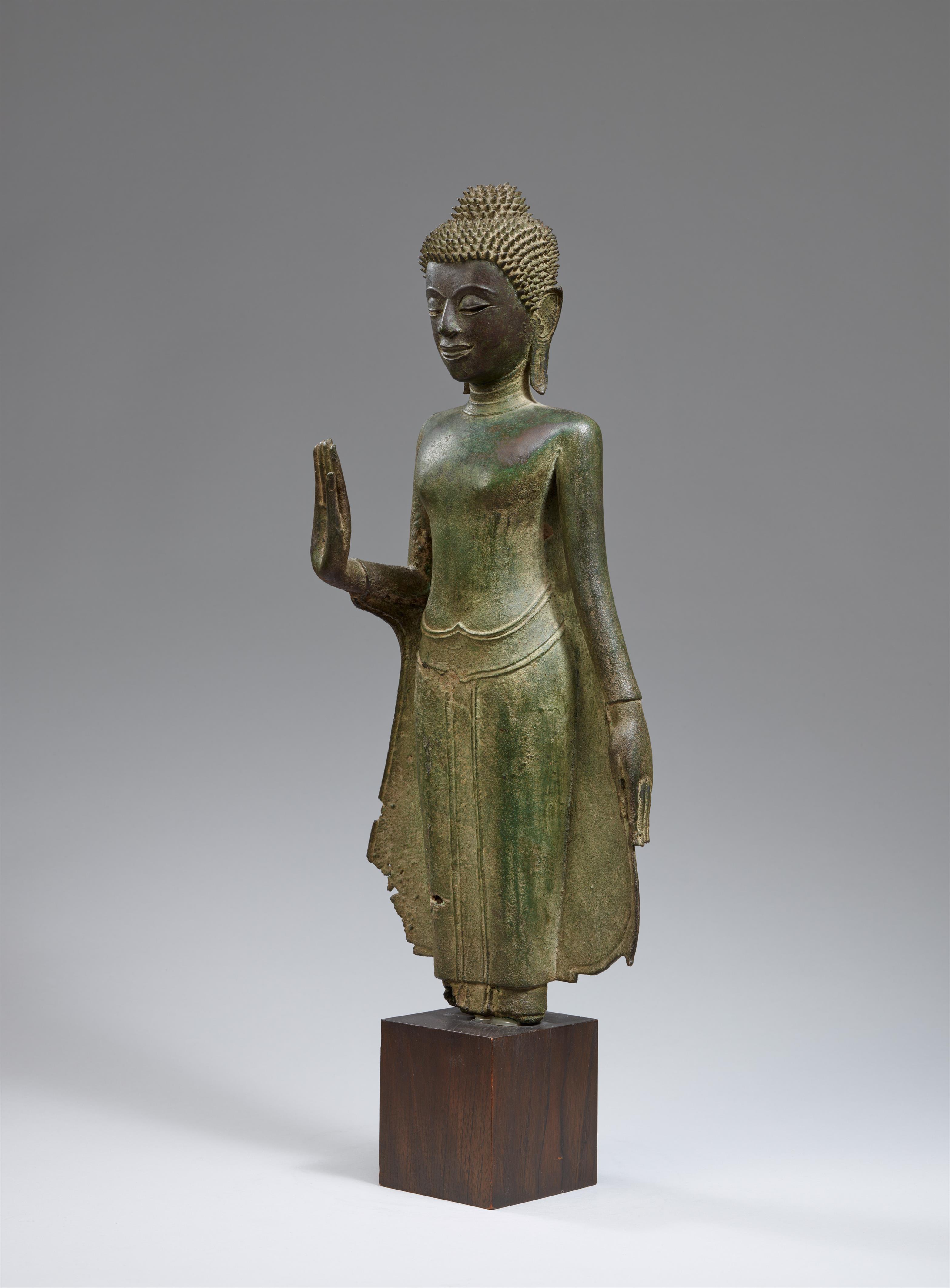 An Ayutthaya bronze figure of a Buddha. Thailand. 15th /16th century - image-2