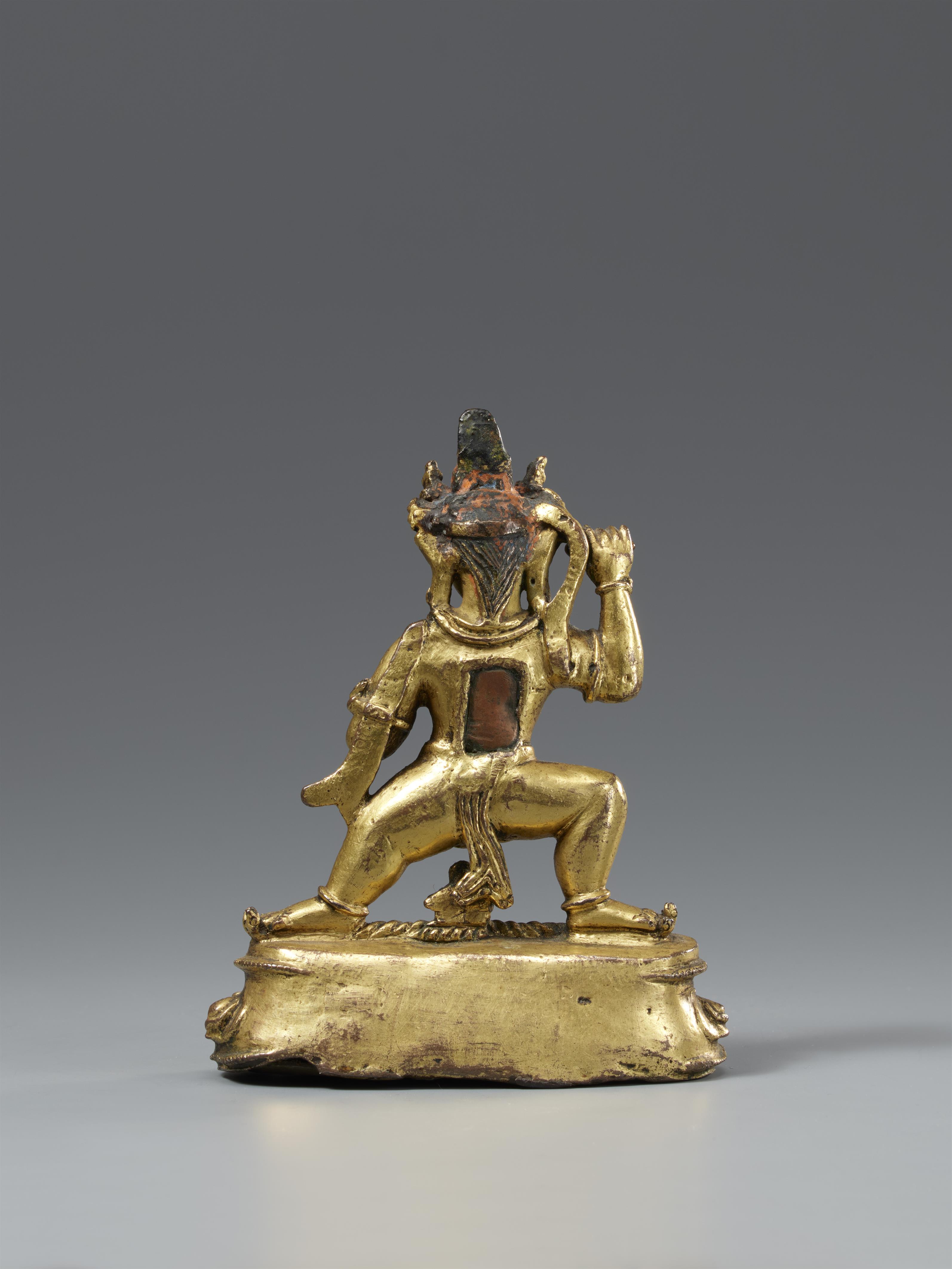 Bhutadamara-Vajrapani. Vergoldete Bronze mit wenig Kaltbemalung. Tibet, wohl 16./17. Jh. - image-2