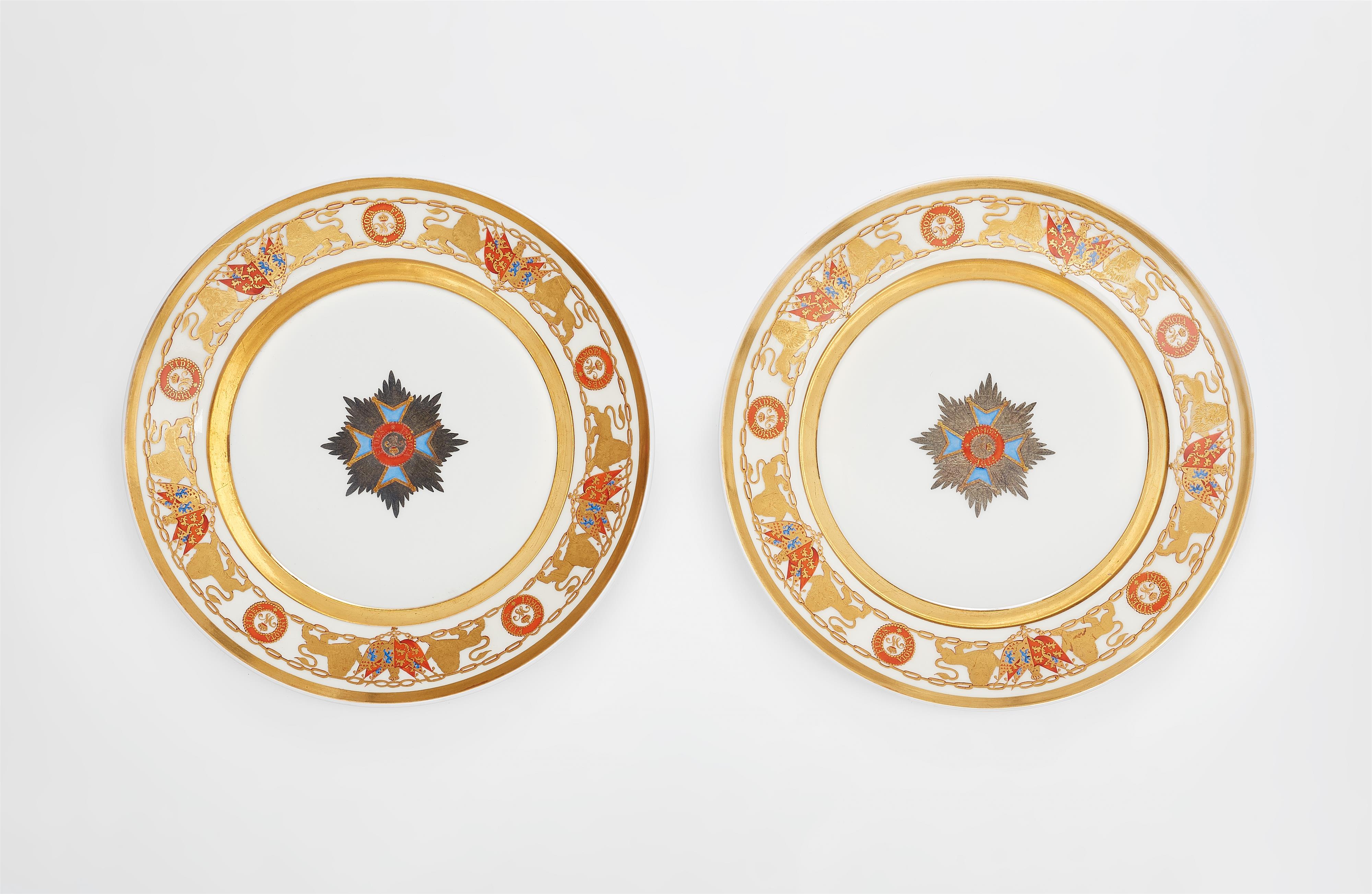 Paar Teller aus dem Tafelservice mit dem Orden Heinrichs des Löwen - image-1