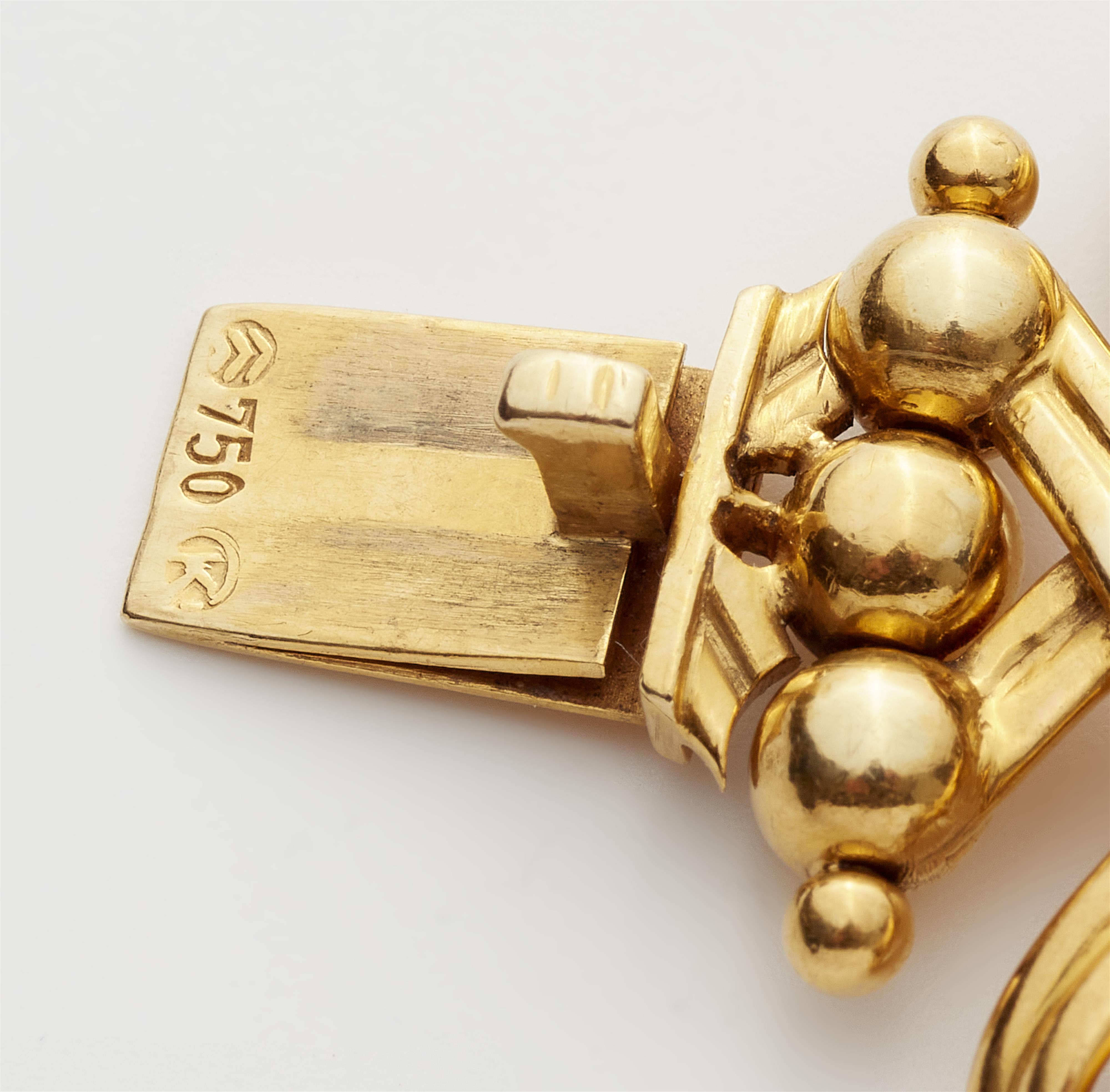 A German 18k gold Retro Style link bracelet. - image-3