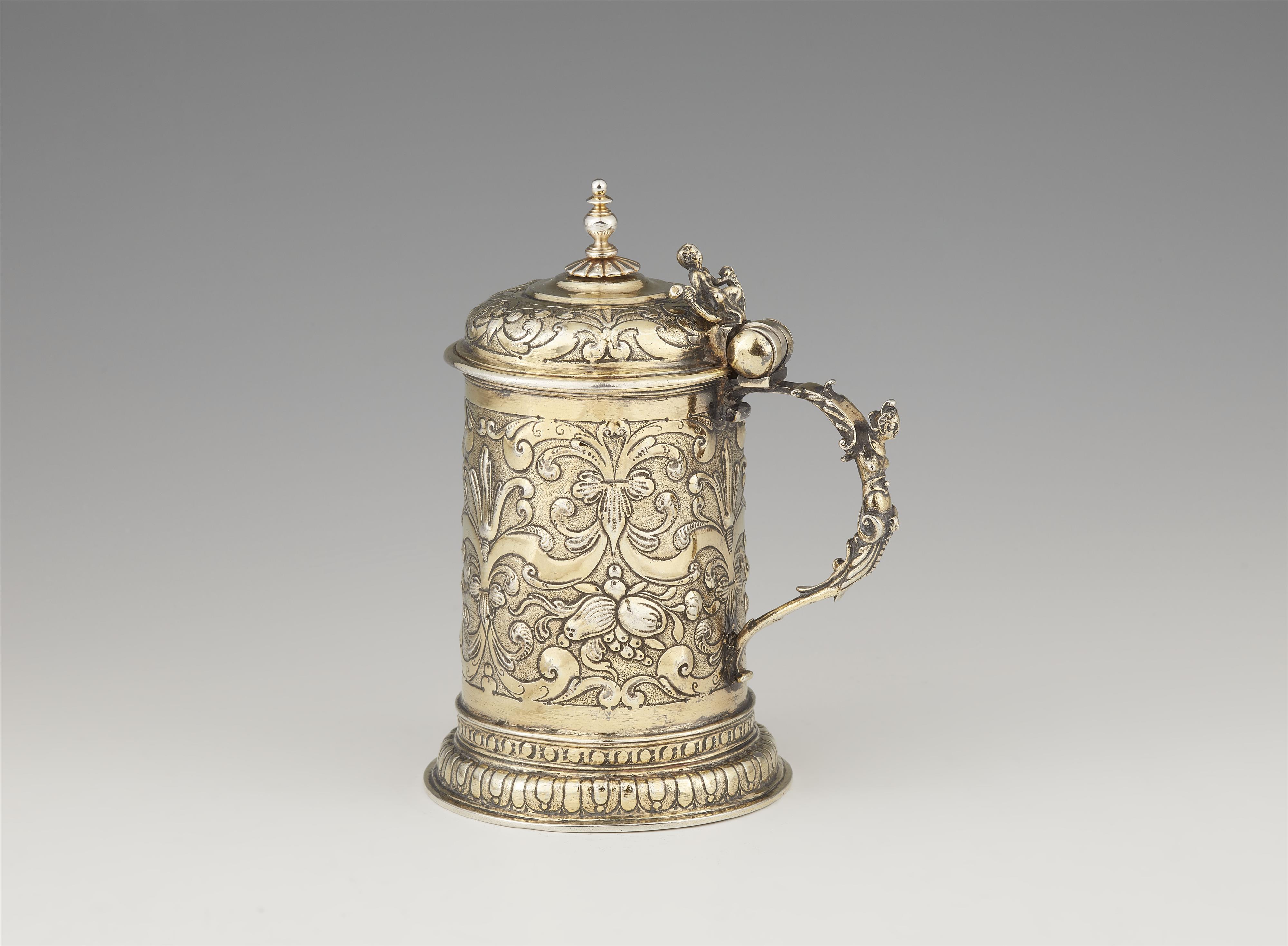 A Salzburg silver gilt tankard - image-1