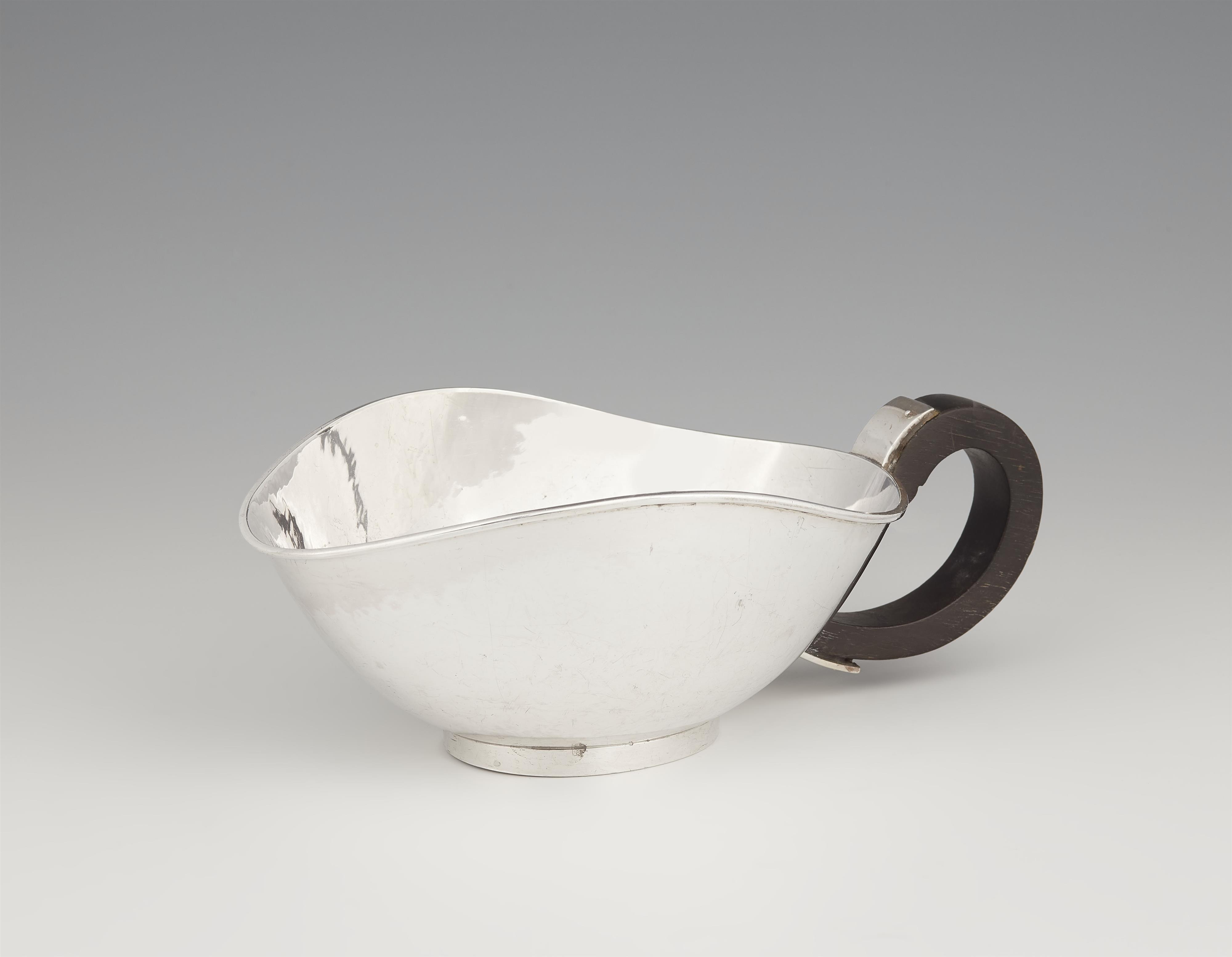 An Art Deco silver sauce boat - image-1