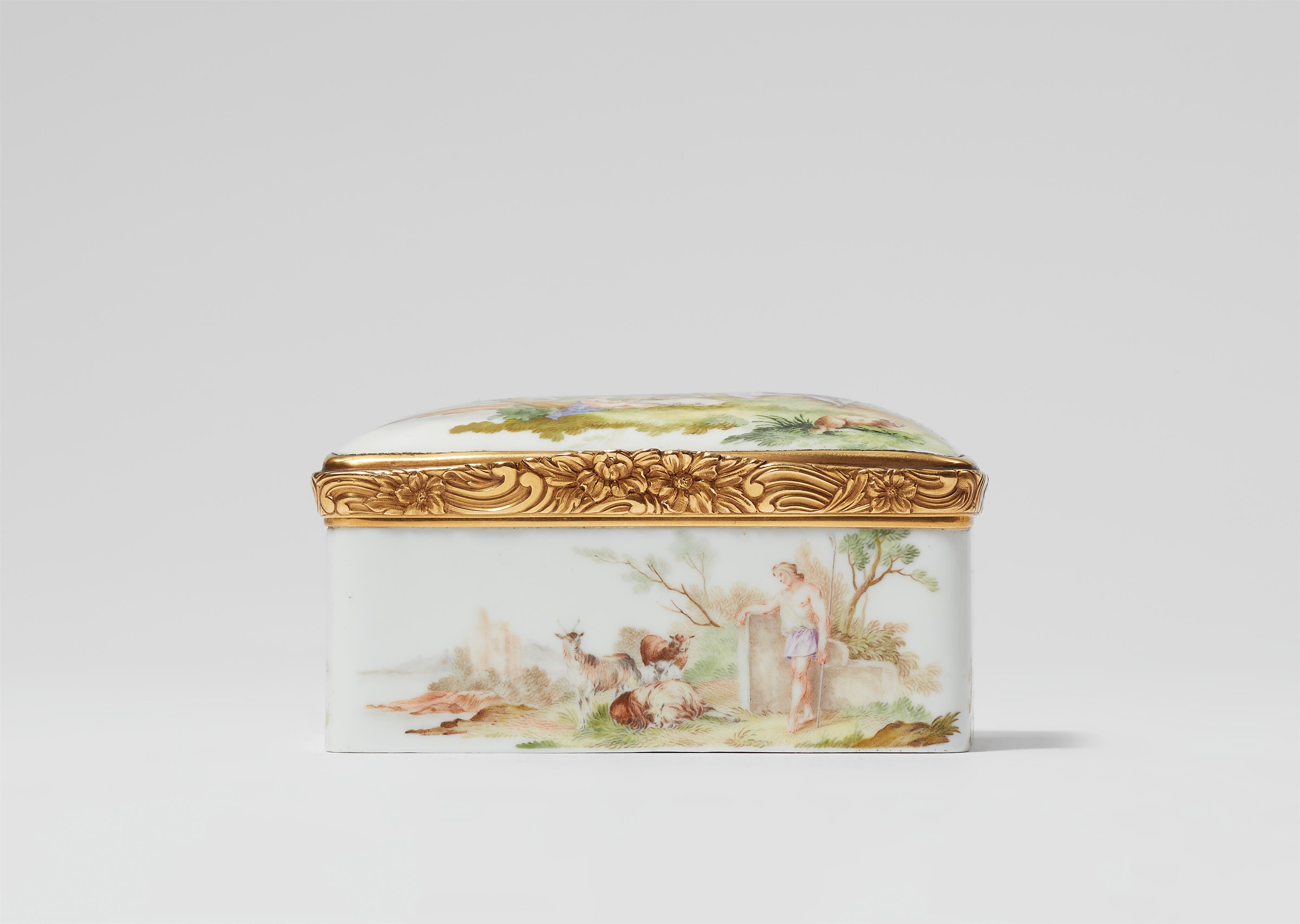 A Meissen porcelain snuff box with a portrait of a lady in negligée - image-2