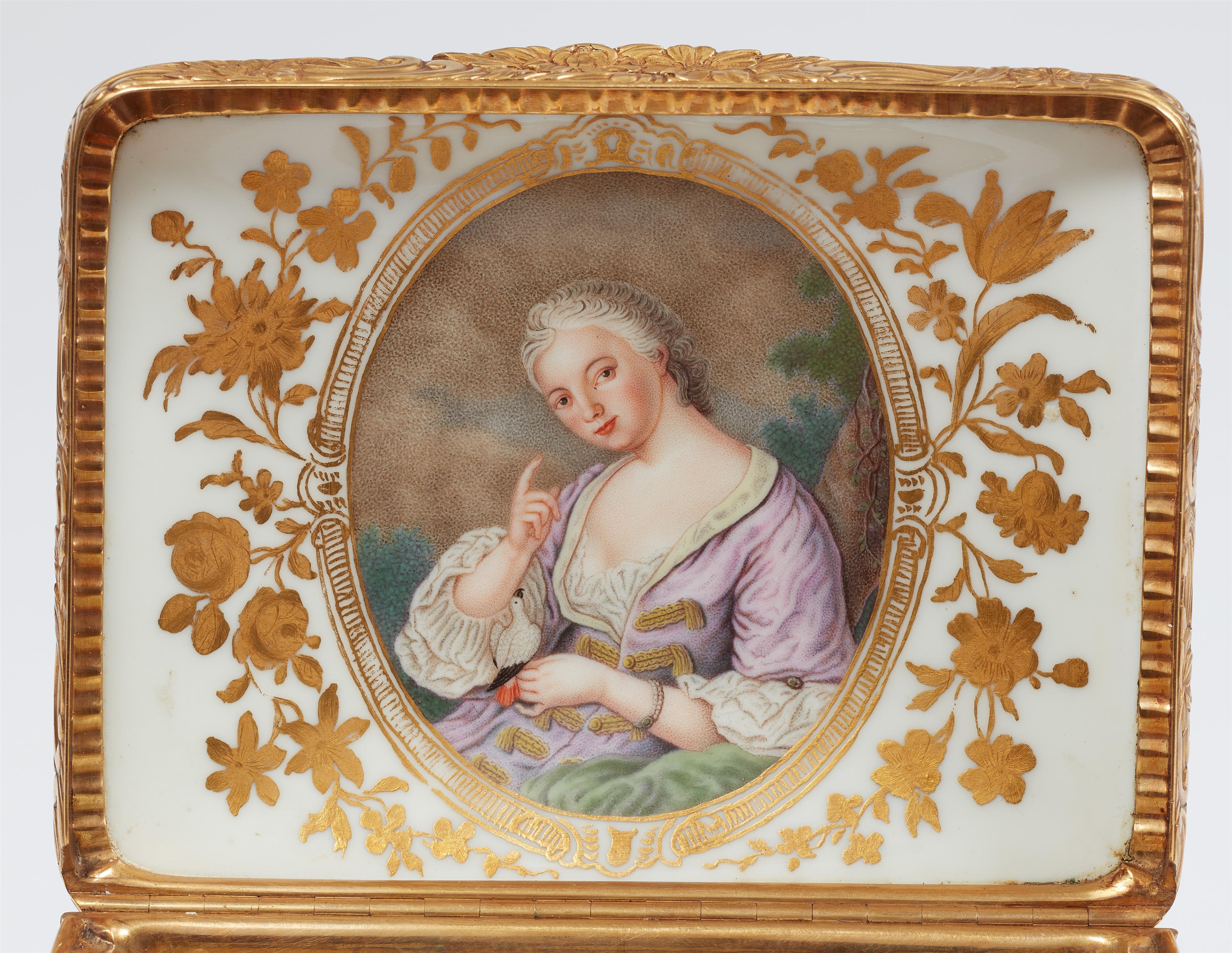 A Meissen porcelain snuff box with a portrait of a lady in negligée - image-7
