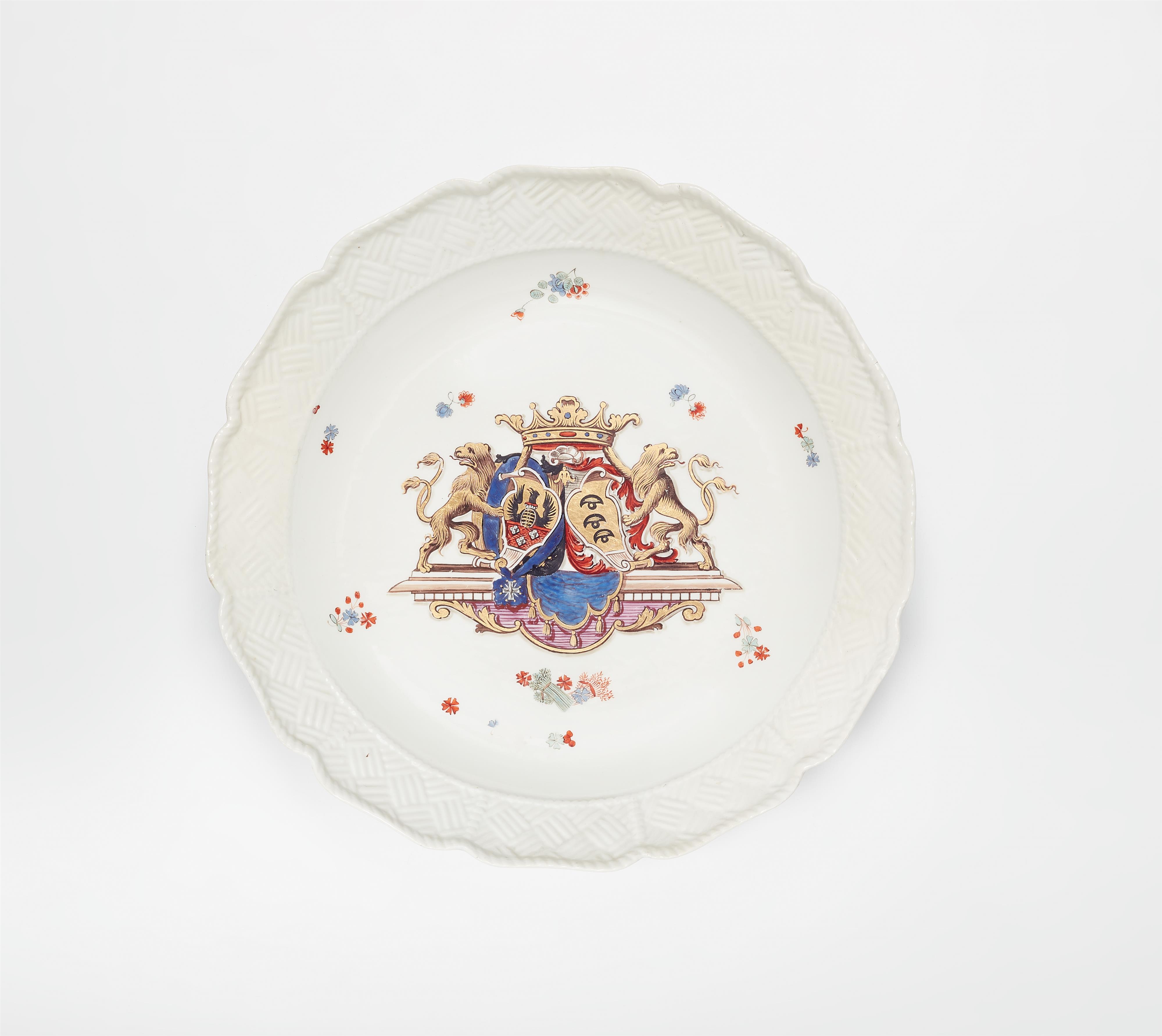 A Meissen porcelain dish from the dinner service for Count Sulkowski - image-1