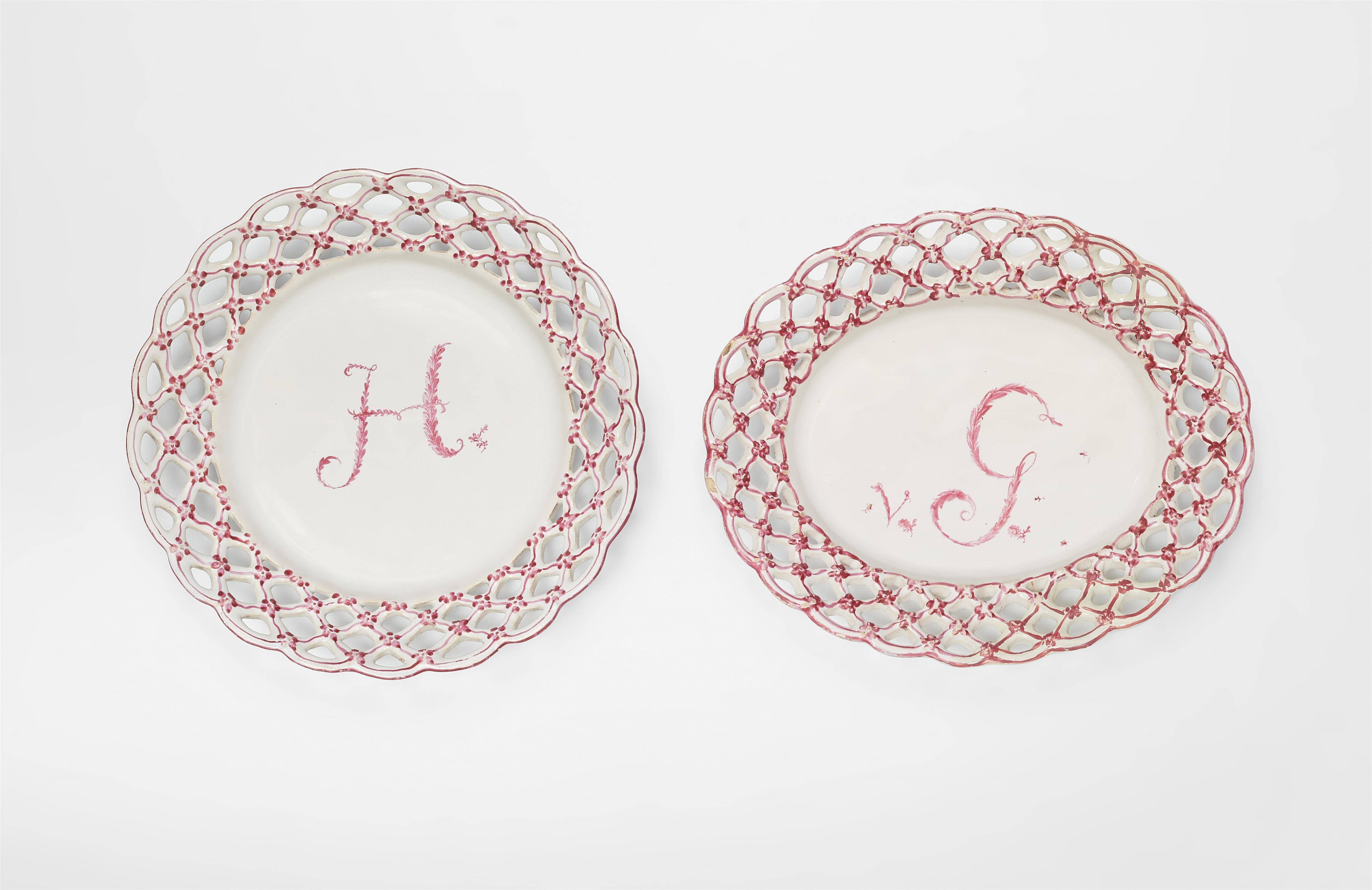 Two Prószków faience dishes with pierced rims and puce monograms - image-1